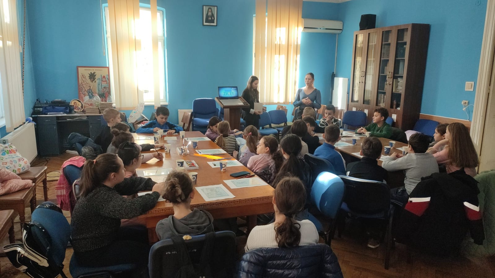 Atelier de pictură icoane pe sticlă la Centrul educațional al Protopopiatului Dorohoi Atelier de pictură icoane pe sticlă la Centrul educațional al Protopopiatului Dorohoi
