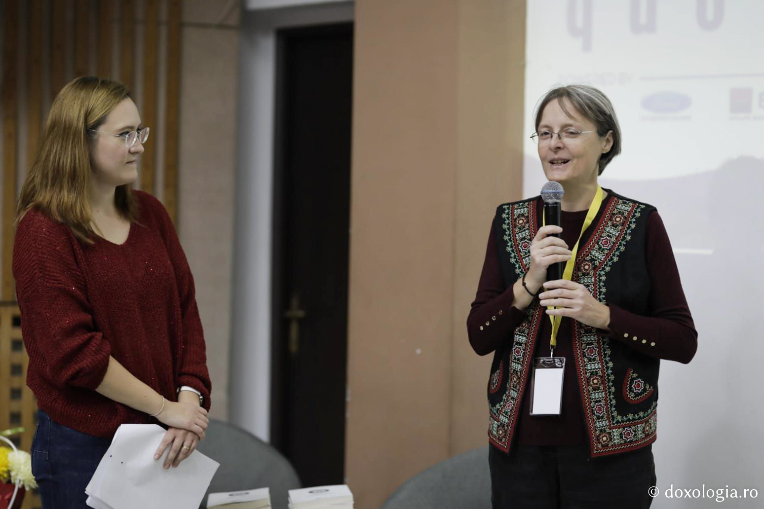 Proiecția filmului documentar Cămașa de duminică (România), în prezența regizoarei Cristina Chirvasie