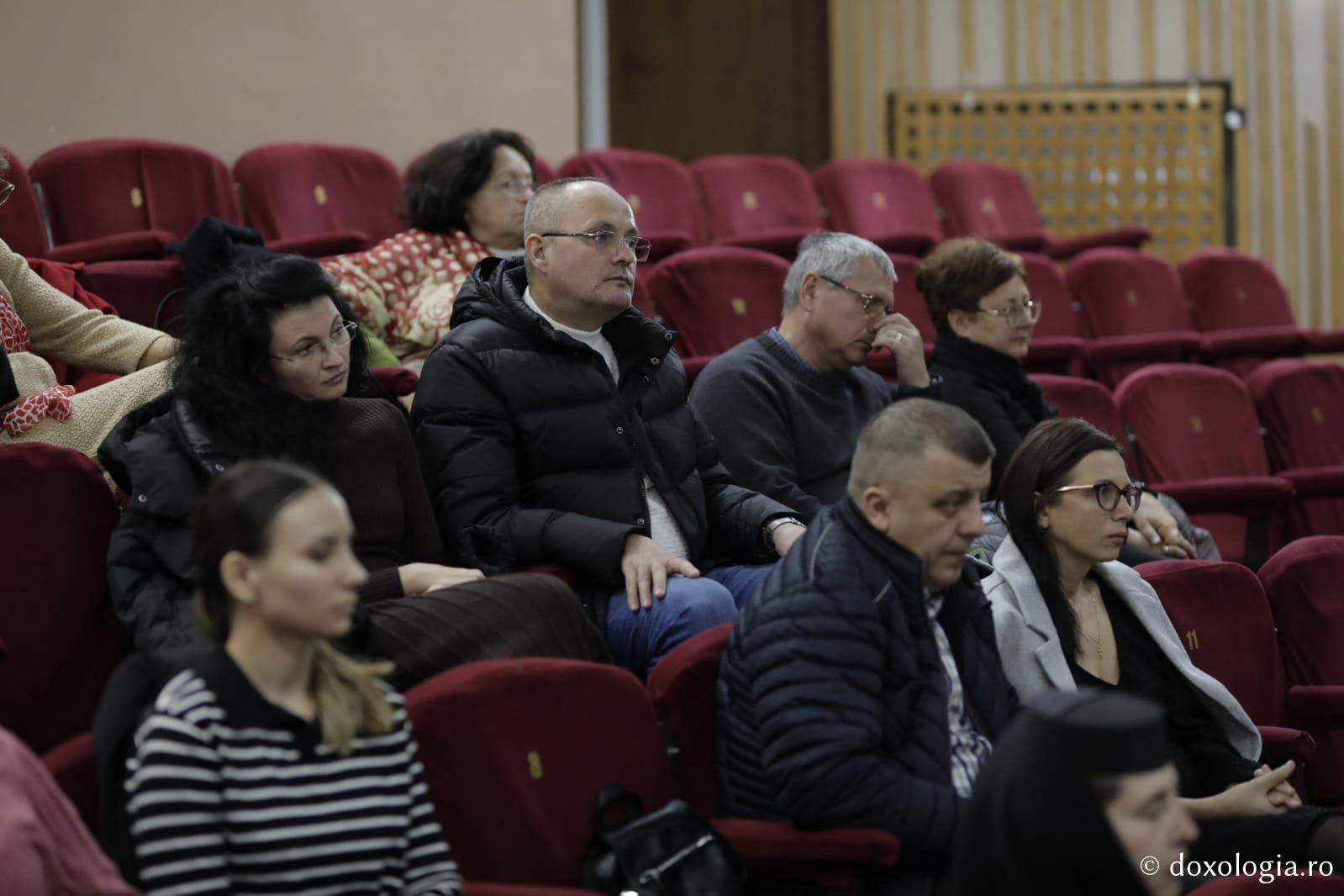 Proiecția filmului documentar Cămașa de duminică (România), în prezența regizoarei Cristina Chirvasie