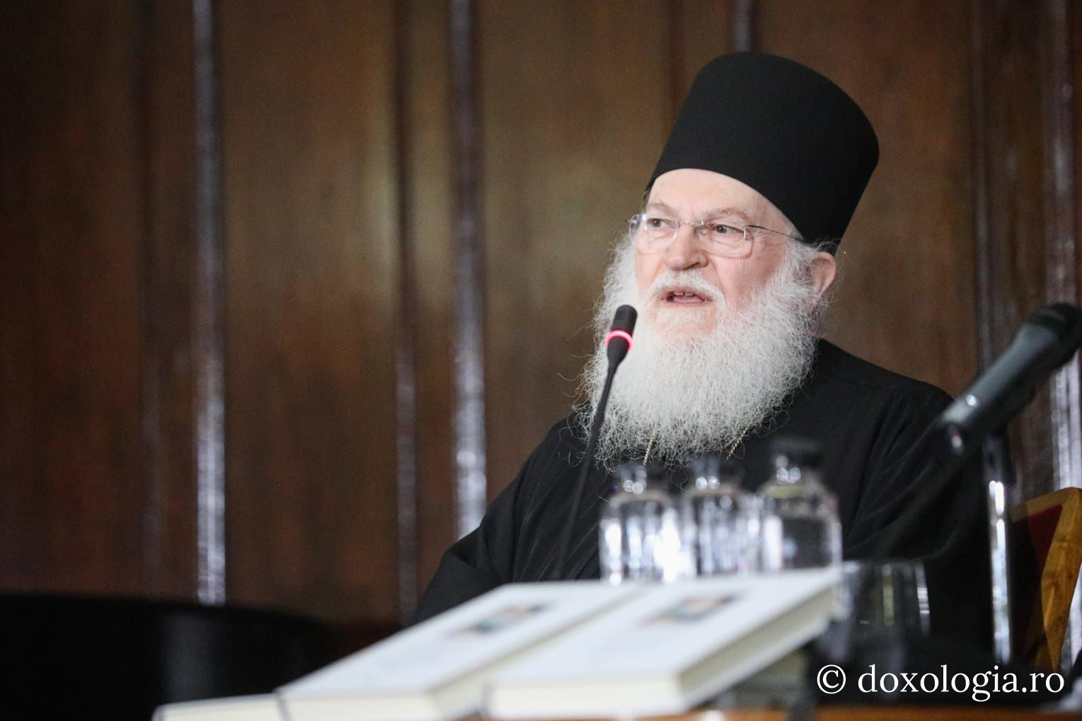 Conferință Sfântul Iosif Isihastul, Sfântul Paisie Aghioritul și Gheronda Iosif Vatopedinul, nădejde și putere în vremuri tulburi și neduhovnicești - Arhimandritul Efrem, starețul Mănăstirii Vatoped