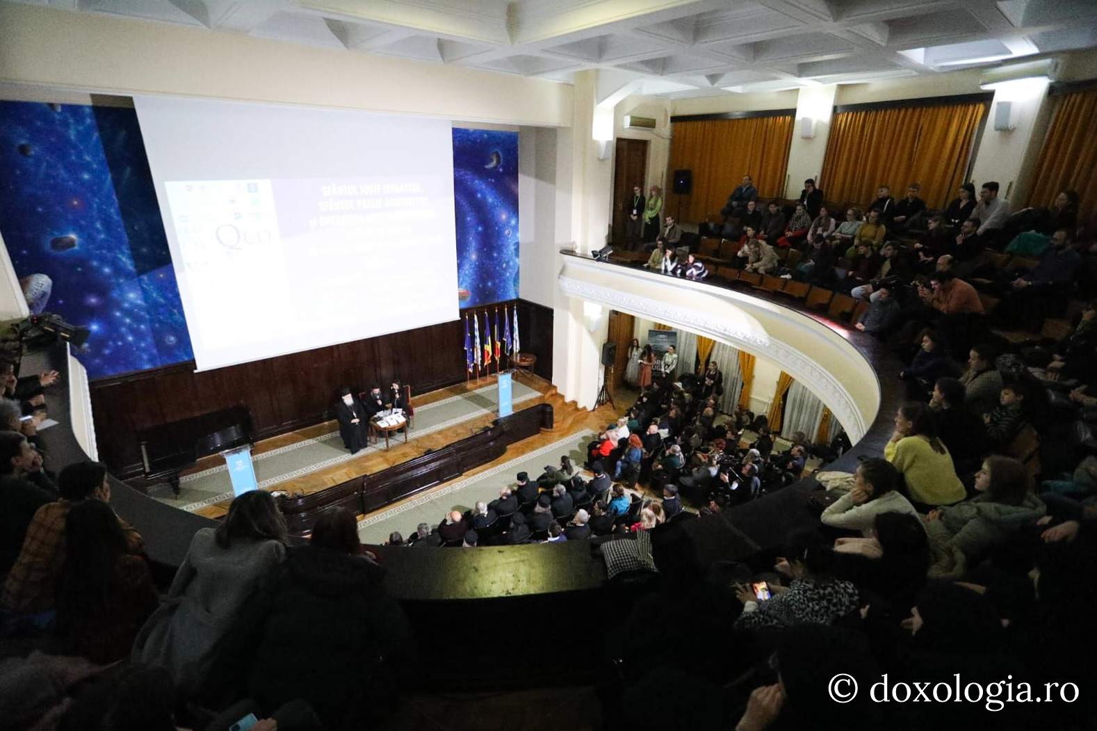 Părintele Efrem Vatopedinul a conferențiat la Iași, în cadrul Festivalului „Quo Vadis”