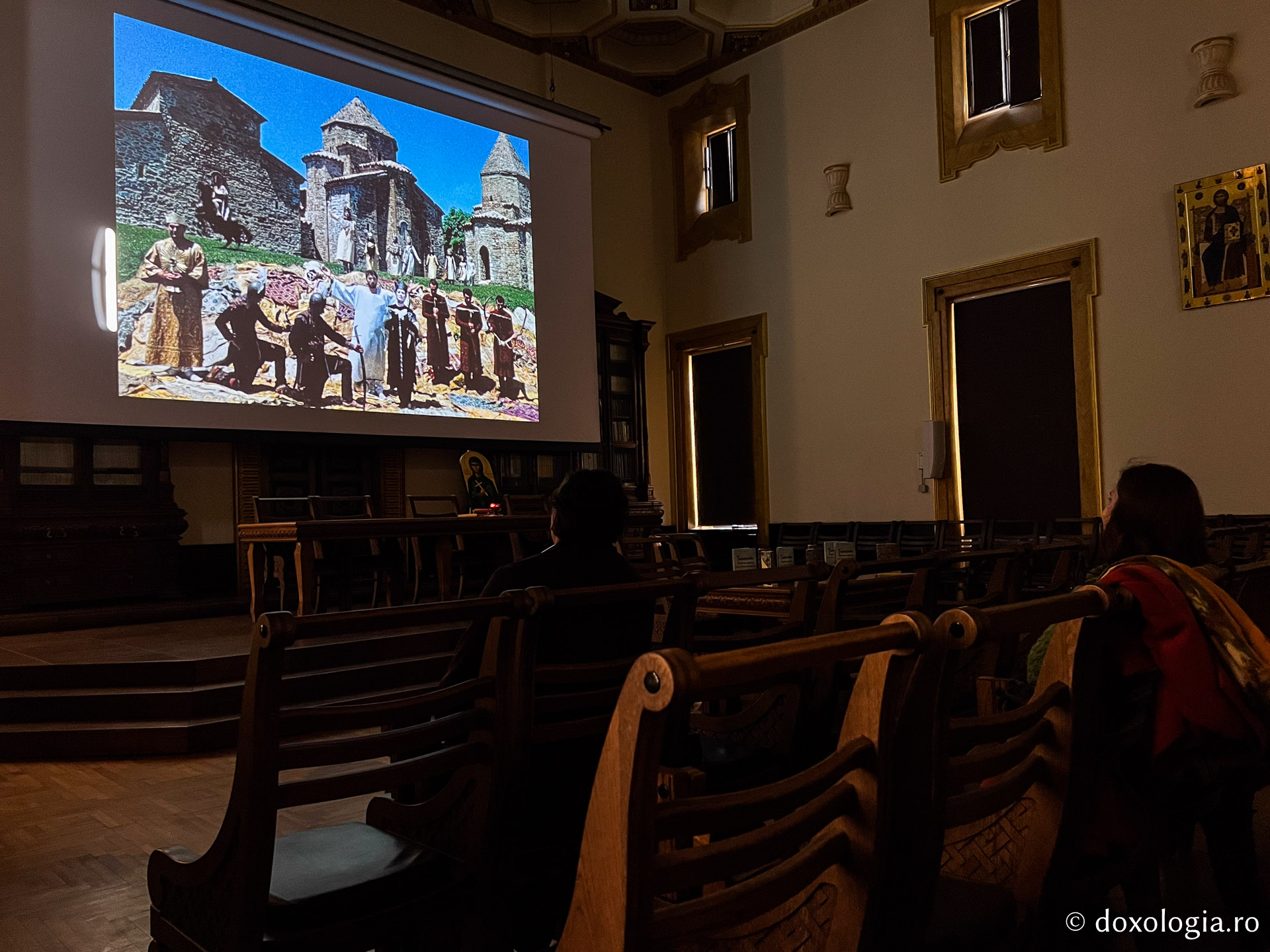 Proiecția filmului artistic Culoarea rodiei