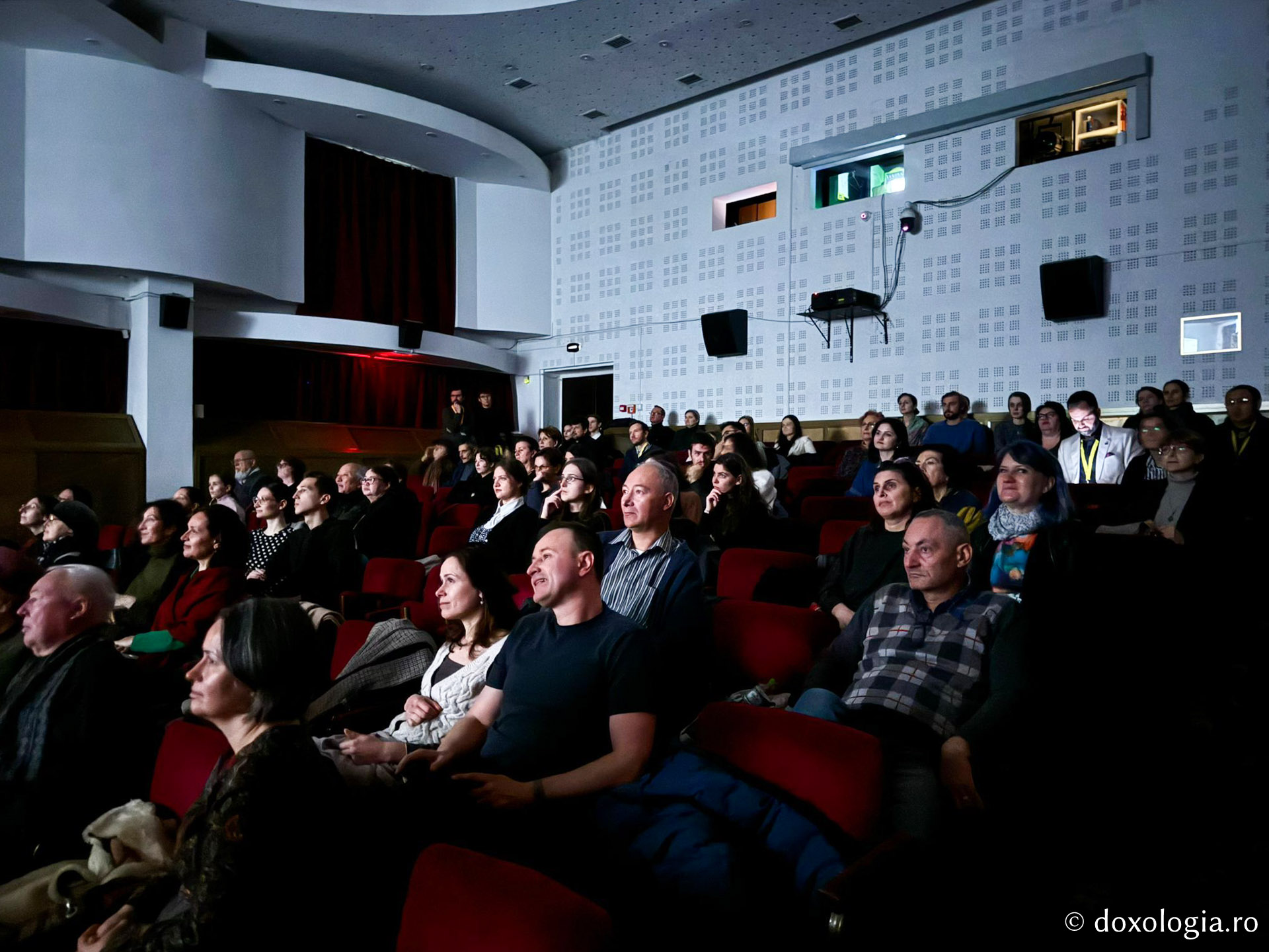 Proiecția filmului artistic Darul lui Dumnezeu (Kîrgîzstan), în prezența regizoarei Asel Zhuraeva