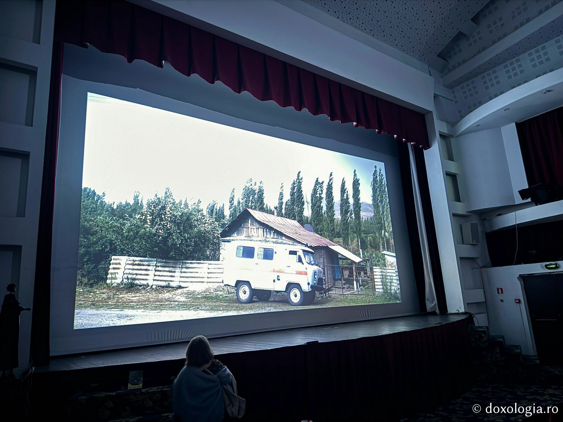 Proiecția filmului artistic Darul lui Dumnezeu (Kîrgîzstan), în prezența regizoarei Asel Zhuraeva