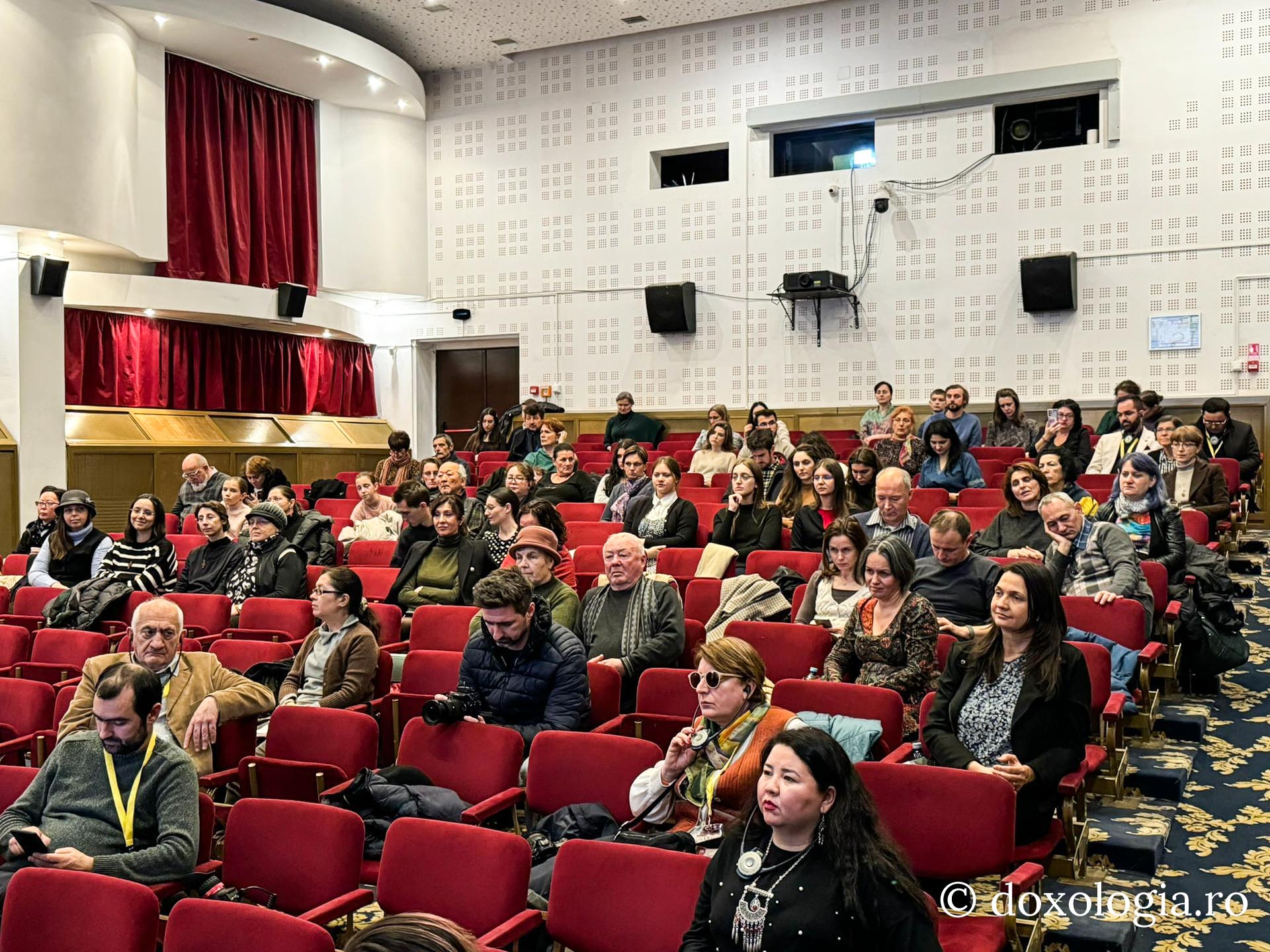 Proiecția filmului artistic Darul lui Dumnezeu (Kîrgîzstan), în prezența regizoarei Asel Zhuraeva