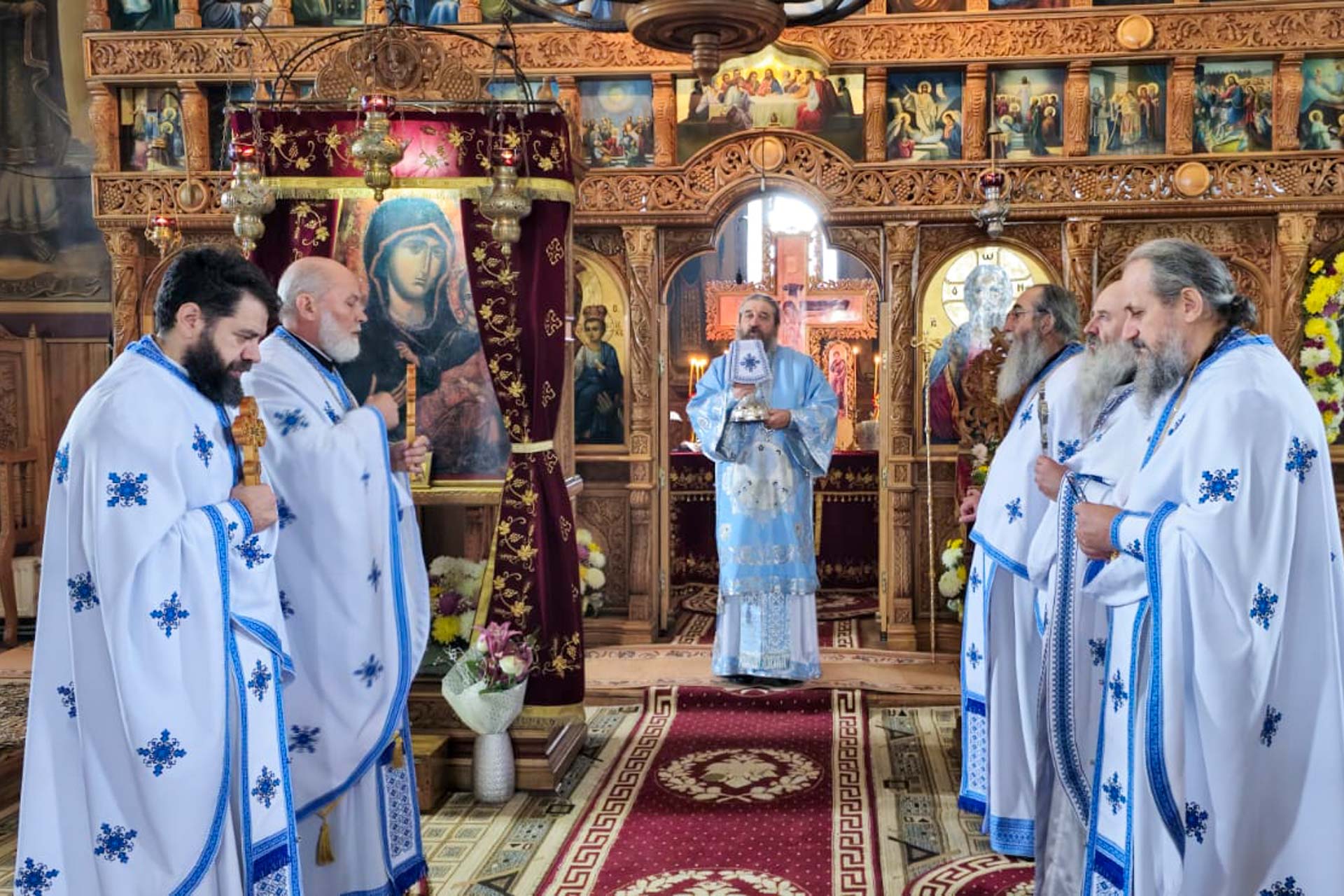 PS Nichifor a slujit la hramul Mănăstirii Peștera