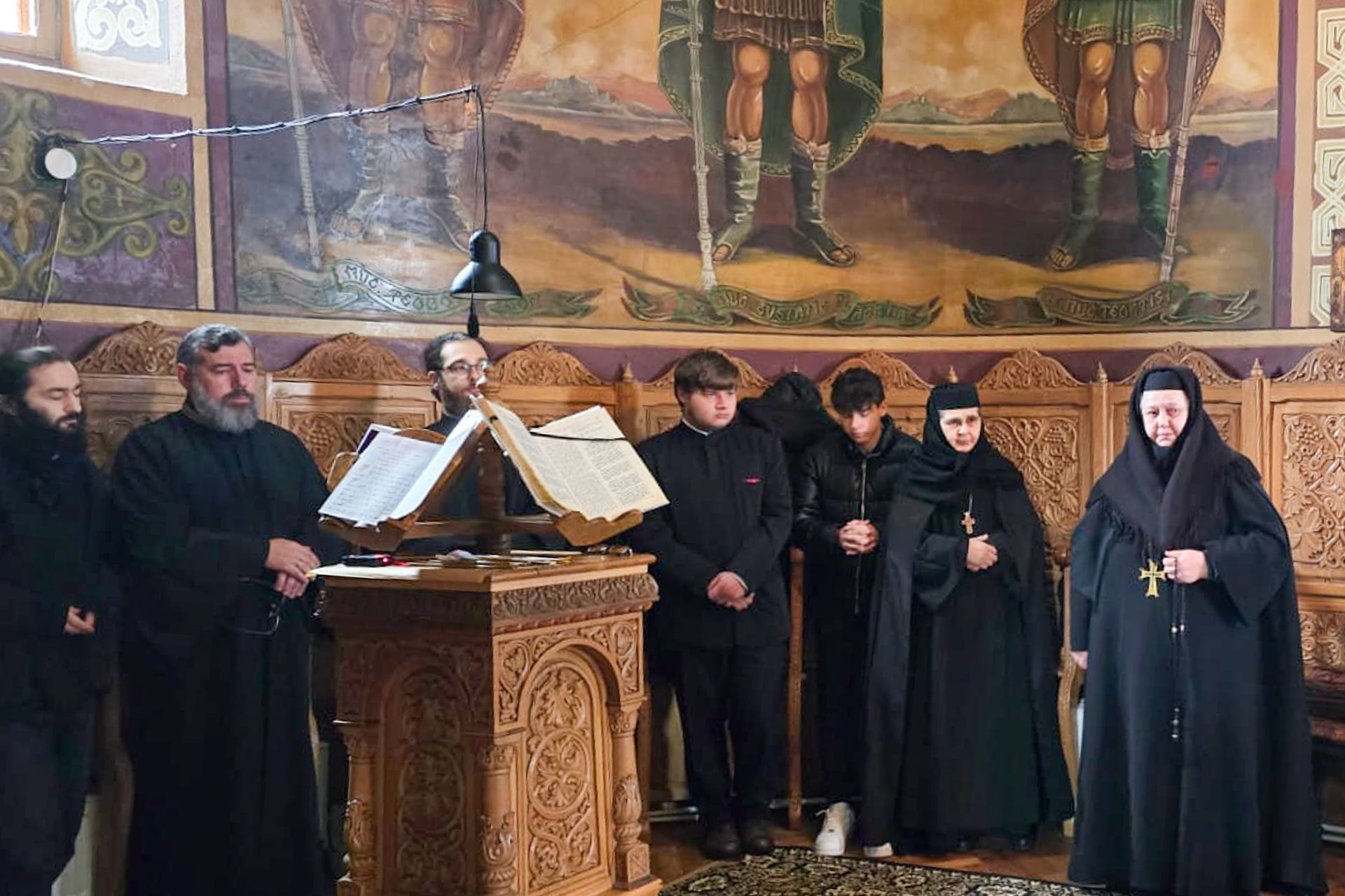 PS Nichifor a slujit la hramul Mănăstirii Peștera