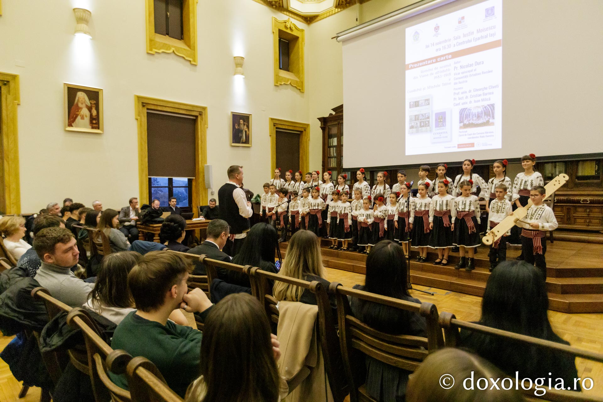 Două volume, semnate de părintele Nicolae Dura, au fost prezentate la Iași