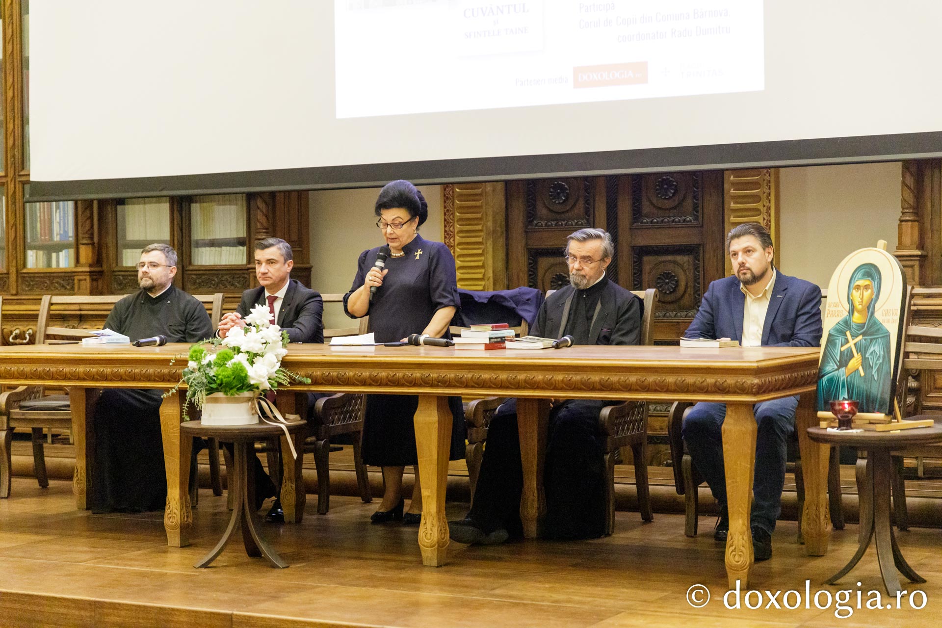 Două volume, semnate de părintele Nicolae Dura, au fost prezentate la Iași