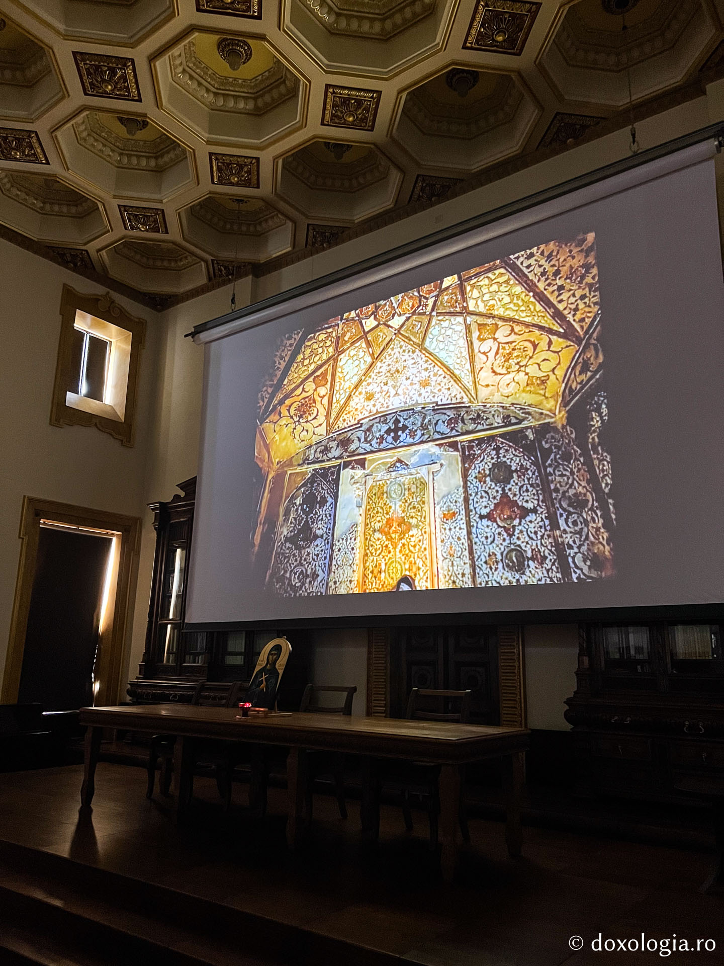 Proiecția filmului artistic Legenda Fortăreței Suram