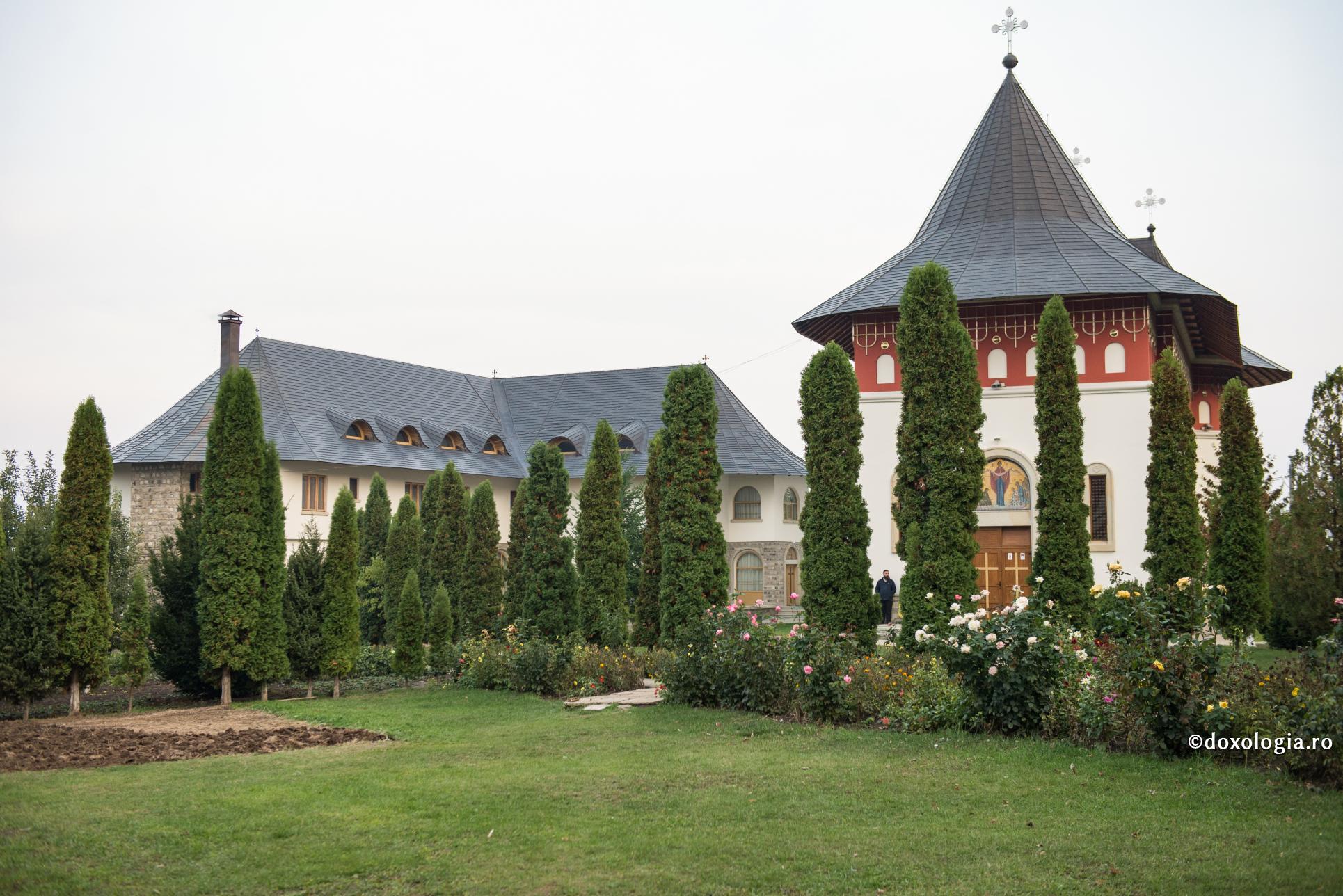 Sfântul Porfirie salvează o mănăstire / Foto: Pr. Silviu Cluci Mănăstirea Popăuți