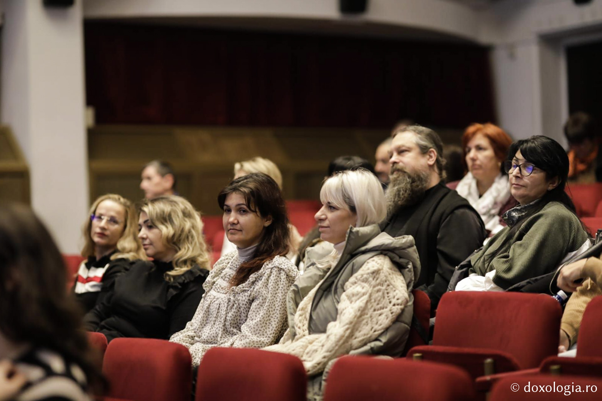 Proiecția filmului O Cruce în pustie. Sfânta Cuvioasă Parascheva, în prezența regizorului Hadži-Aleksandar Đurović