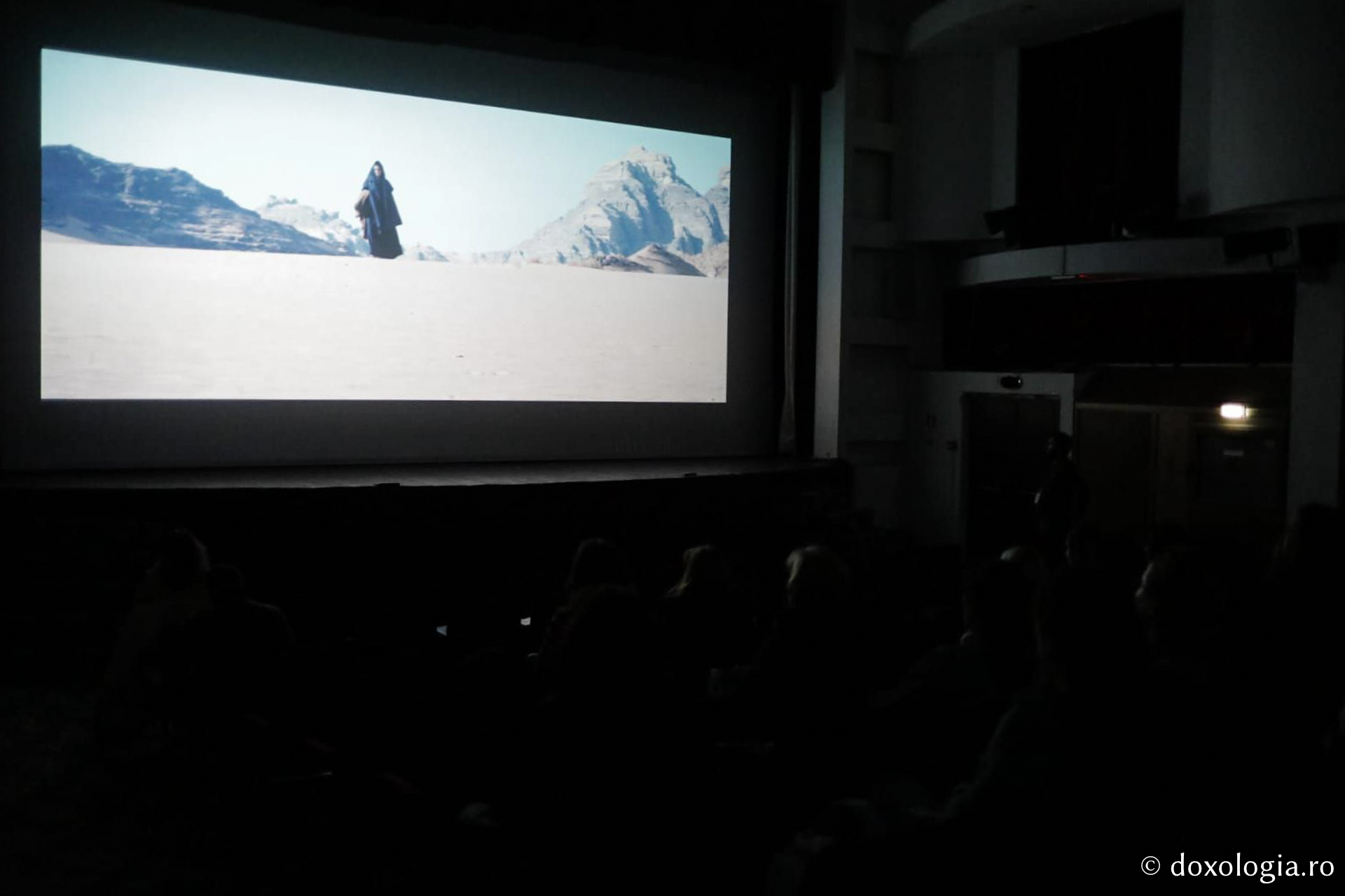 Proiecția filmului O Cruce în pustie. Sfânta Cuvioasă Parascheva, în prezența regizorului Hadži-Aleksandar Đurović