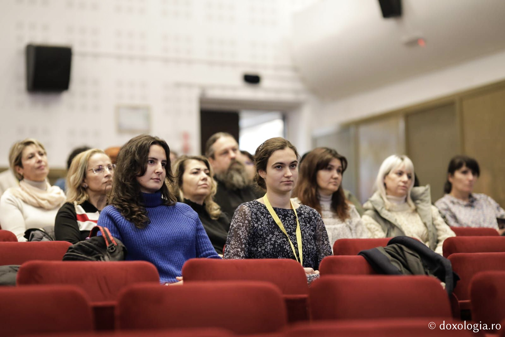 Proiecția filmului O Cruce în pustie. Sfânta Cuvioasă Parascheva, în prezența regizorului Hadži-Aleksandar Đurović