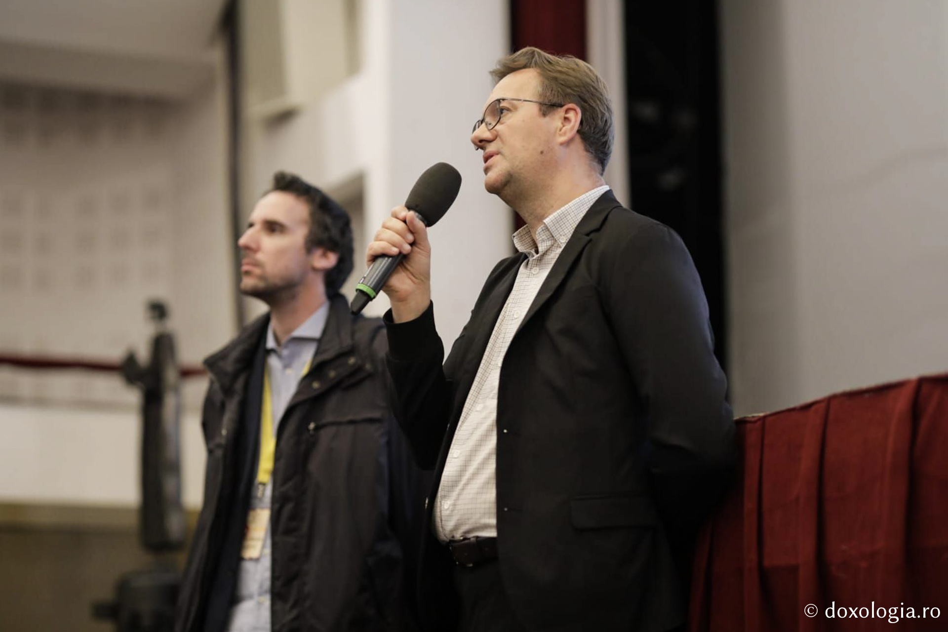 Proiecția filmului O Cruce în pustie. Sfânta Cuvioasă Parascheva, în prezența regizorului Hadži-Aleksandar Đurović