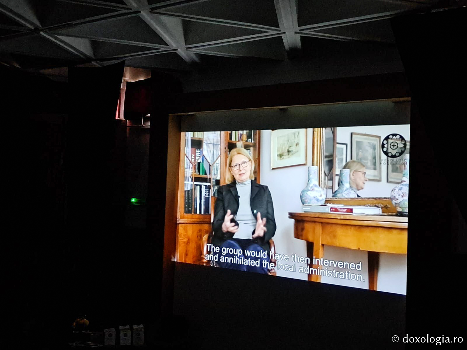 Proiecția filmului documentar Omul care umblă cu scara (România), în prezența regizoarei Cristina Chirvasie