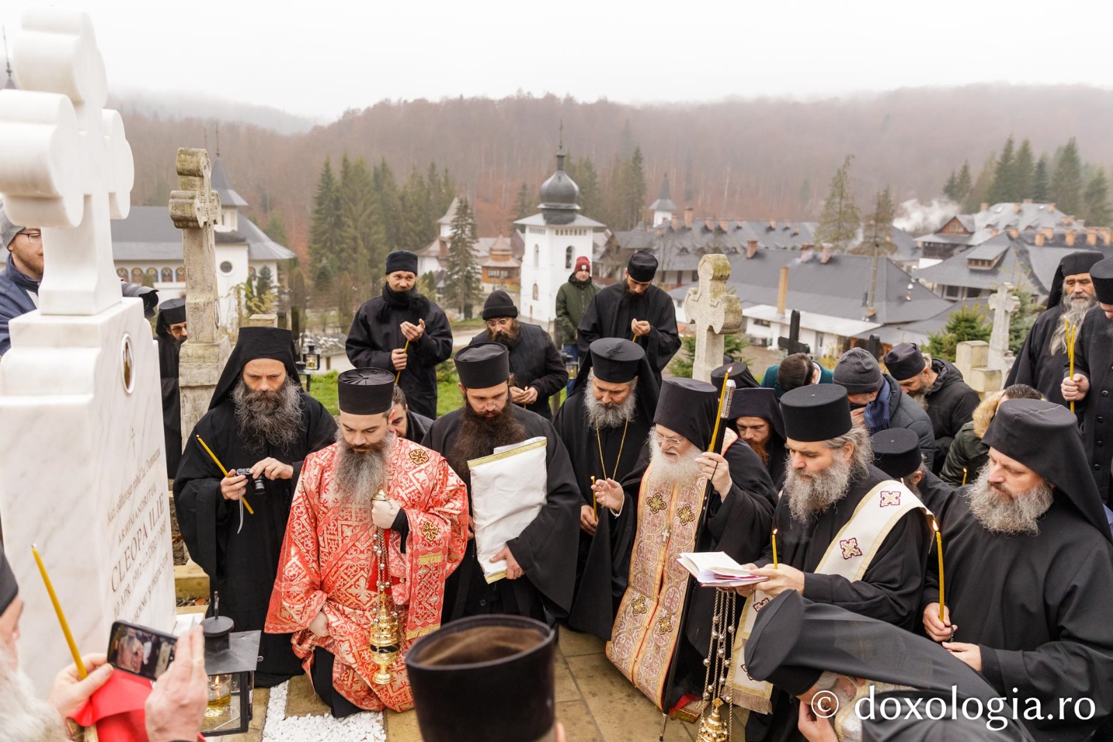 Părintele Efrem Vatopedinul în vizită la Mănăstirile Sihăstria și Secu / Foto: Pr. Silviu Cluci Părintele Efrem Vatopedinul în vizită la Mănăstirile Sihăstria și Secu