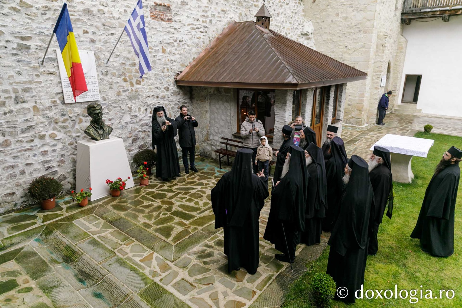 Părintele Efrem Vatopedinul în vizită la Mănăstirile Sihăstria și Secu / Foto: Pr. Silviu Cluci Părintele Efrem Vatopedinul în vizită la Mănăstirile Sihăstria și Secu