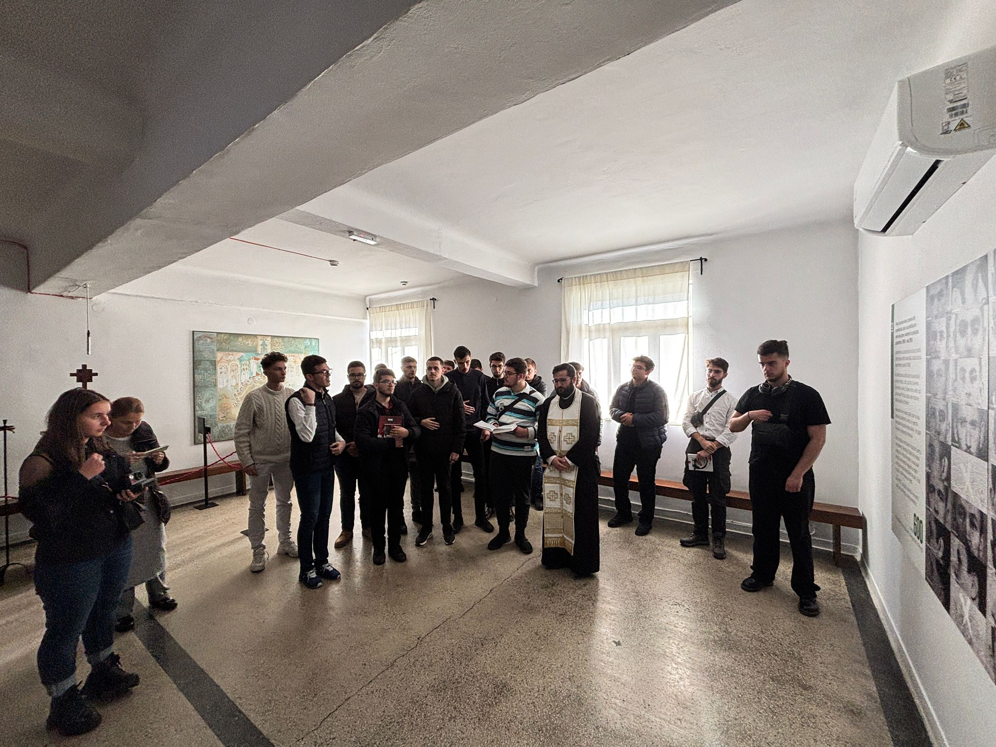 Studenții Facultății de Teologie Ortodoxă din Iași, în pelerinaj la Memorialul Pitești și la Mănăstirea Cernica