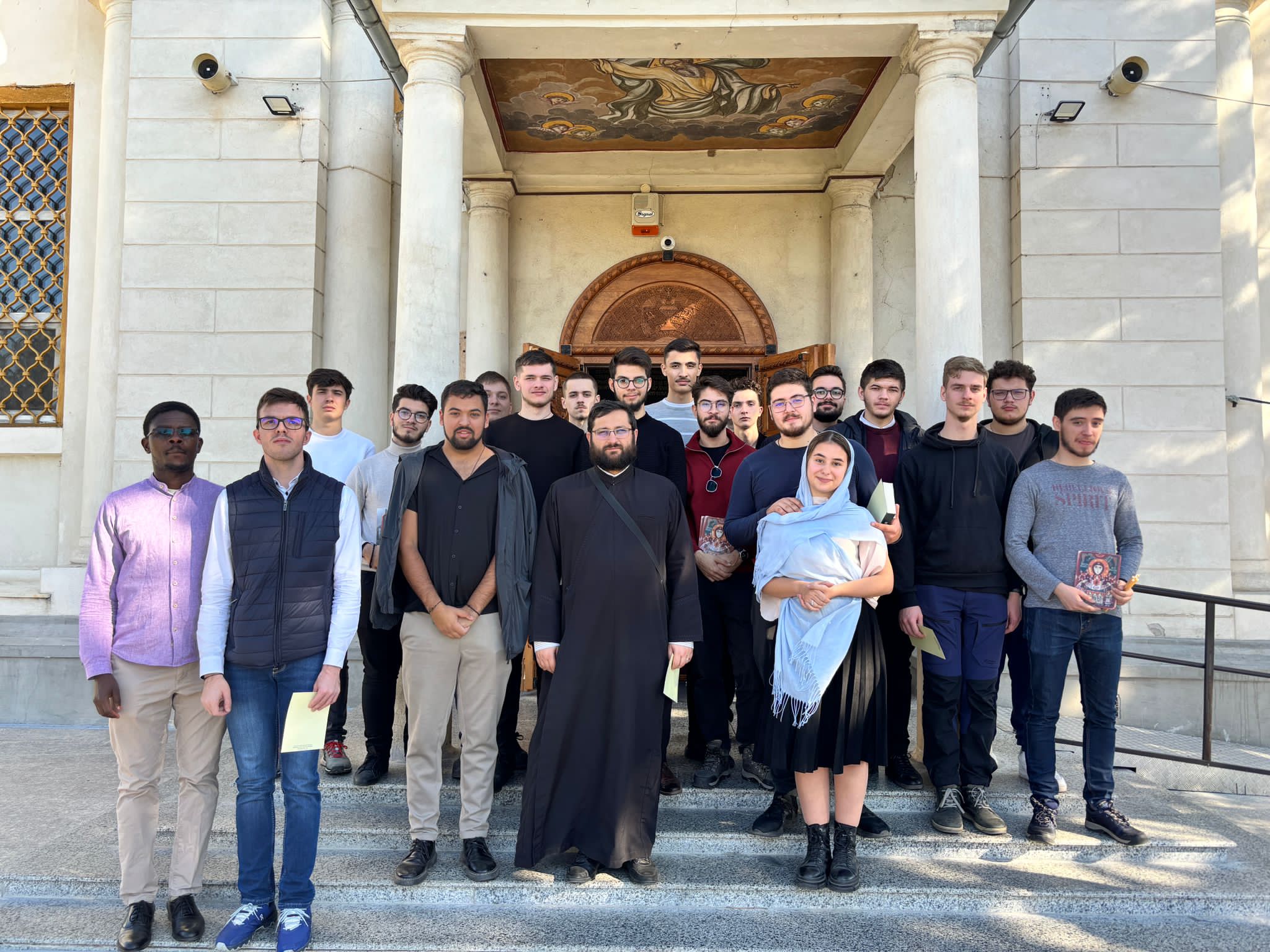 Studenții Facultății de Teologie Ortodoxă din Iași, în pelerinaj la Memorialul Pitești și la Mănăstirea Cernica