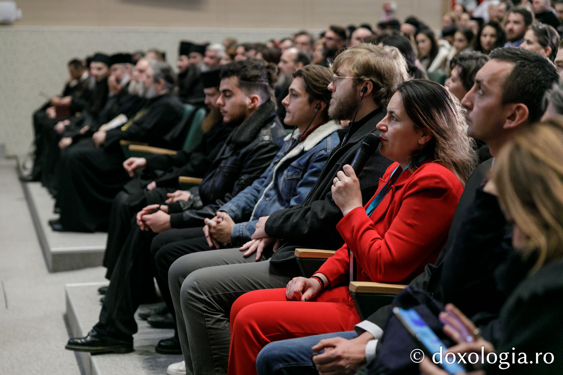 Părintele Efrem Vatopedinul a vorbit despre suflet și terapie la Iași, în cadrul Festivalului „Quo Vadis”