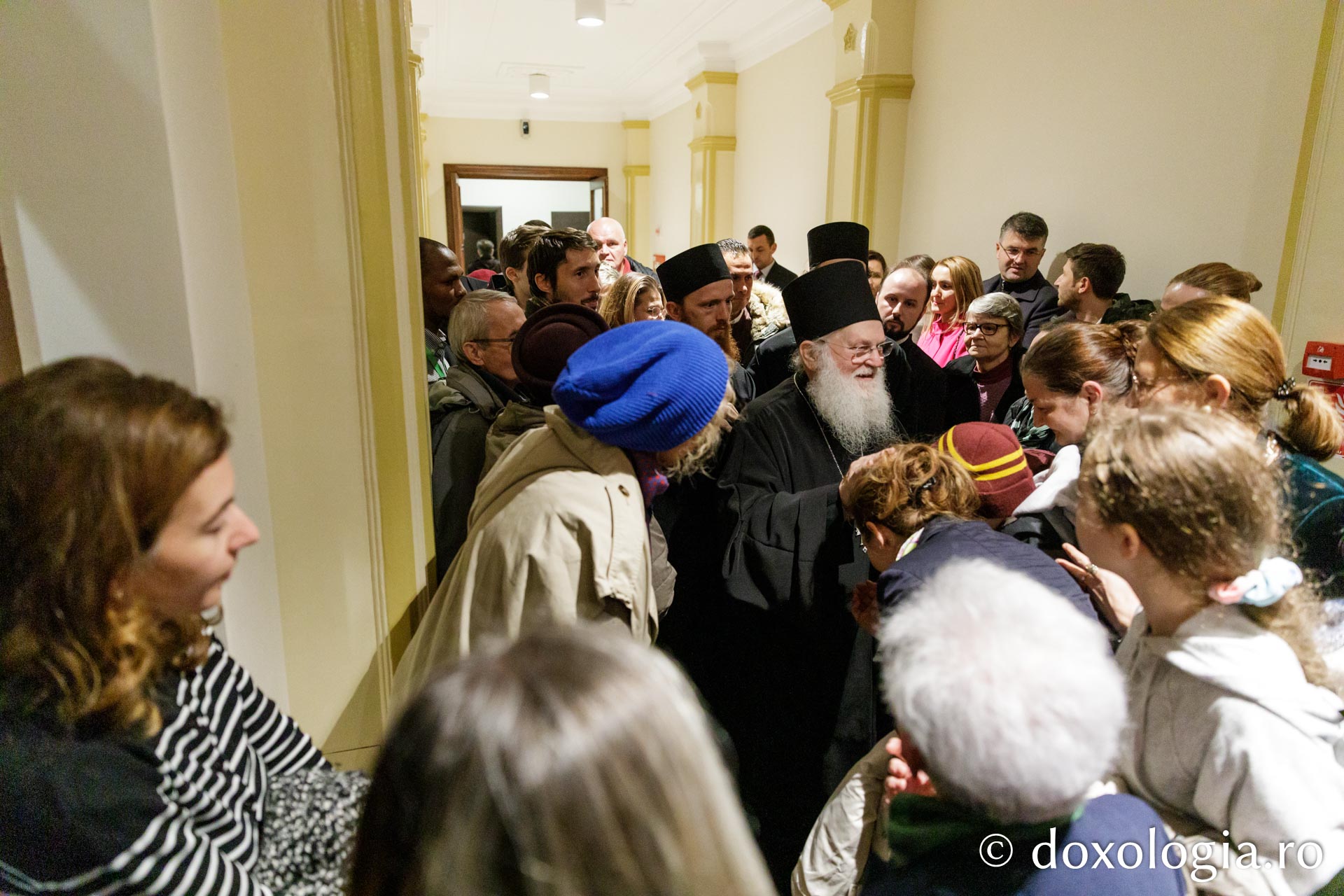 Părintele Efrem Vatopedinul a vorbit despre suflet și terapie la Iași, în cadrul Festivalului „Quo Vadis”