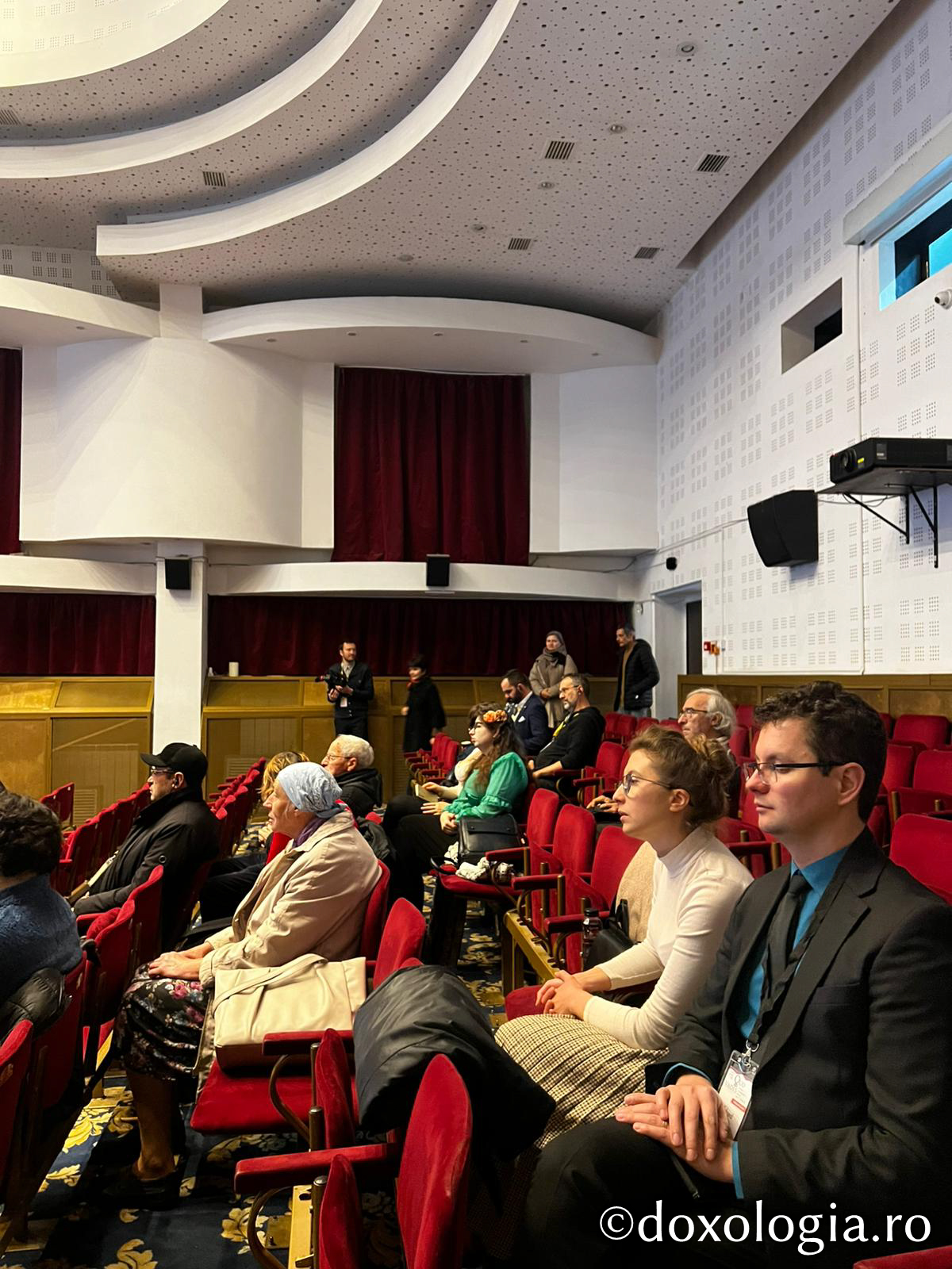 Proiecția filmului artistic Drumul spre Rai (Kîrgîzstan), în prezența regizorului Bakytbek Mukul (Ateneul Național din Iași)