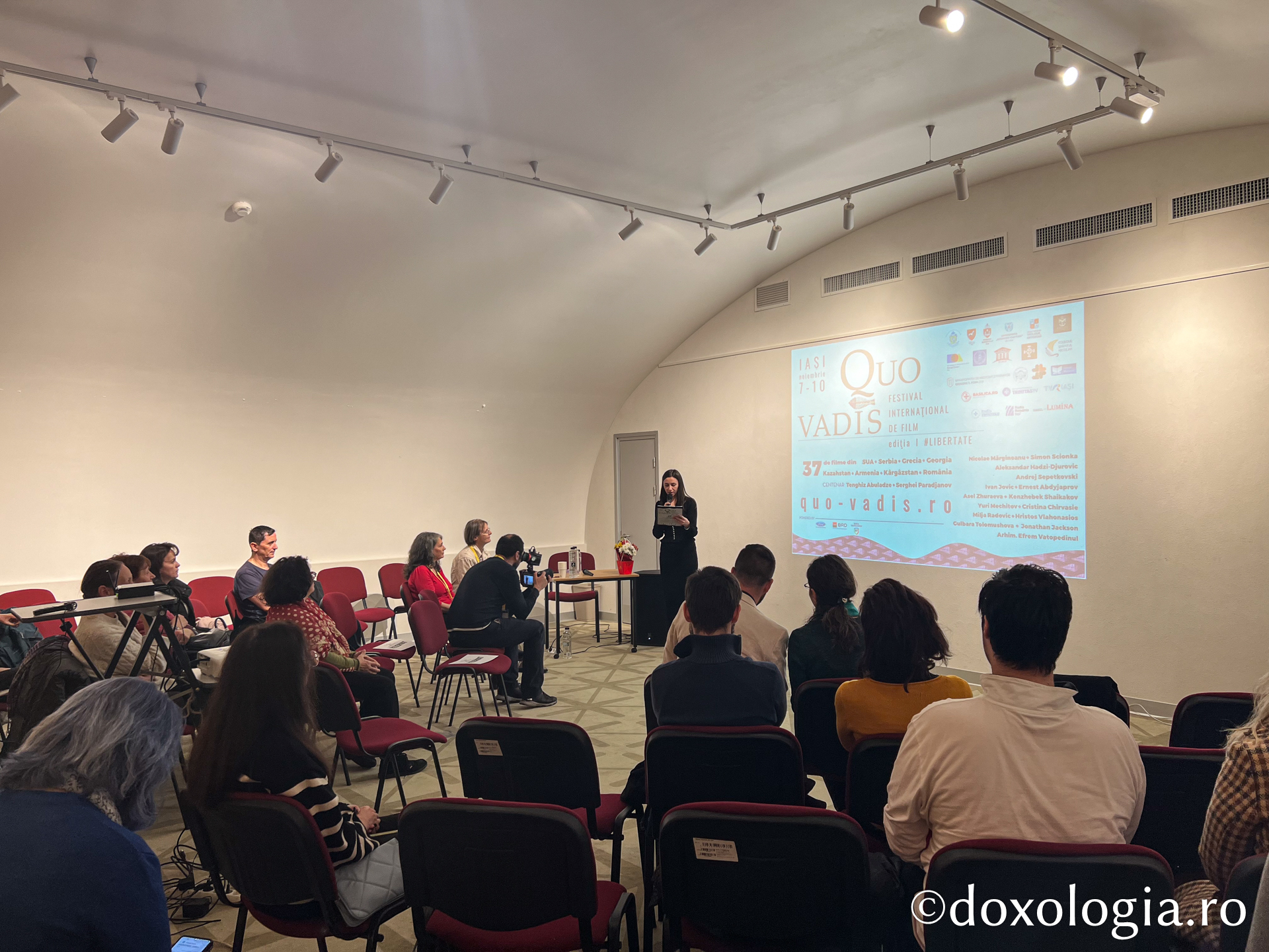 Proiecția filmului documentar In Vivo (România), în prezența regizoarei Cristina Chirvasie