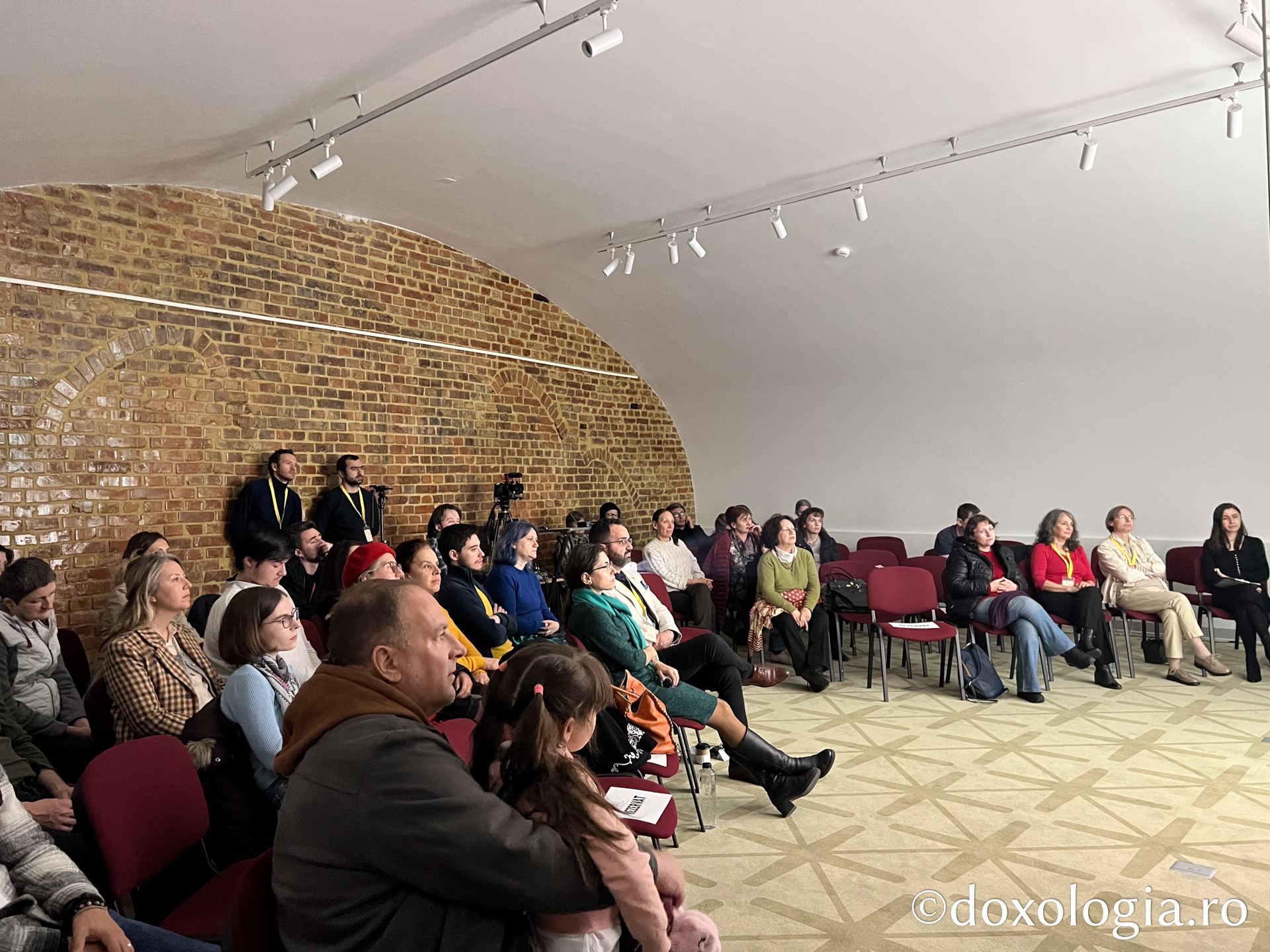 Proiecția filmului documentar In Vivo (România), în prezența regizoarei Cristina Chirvasie