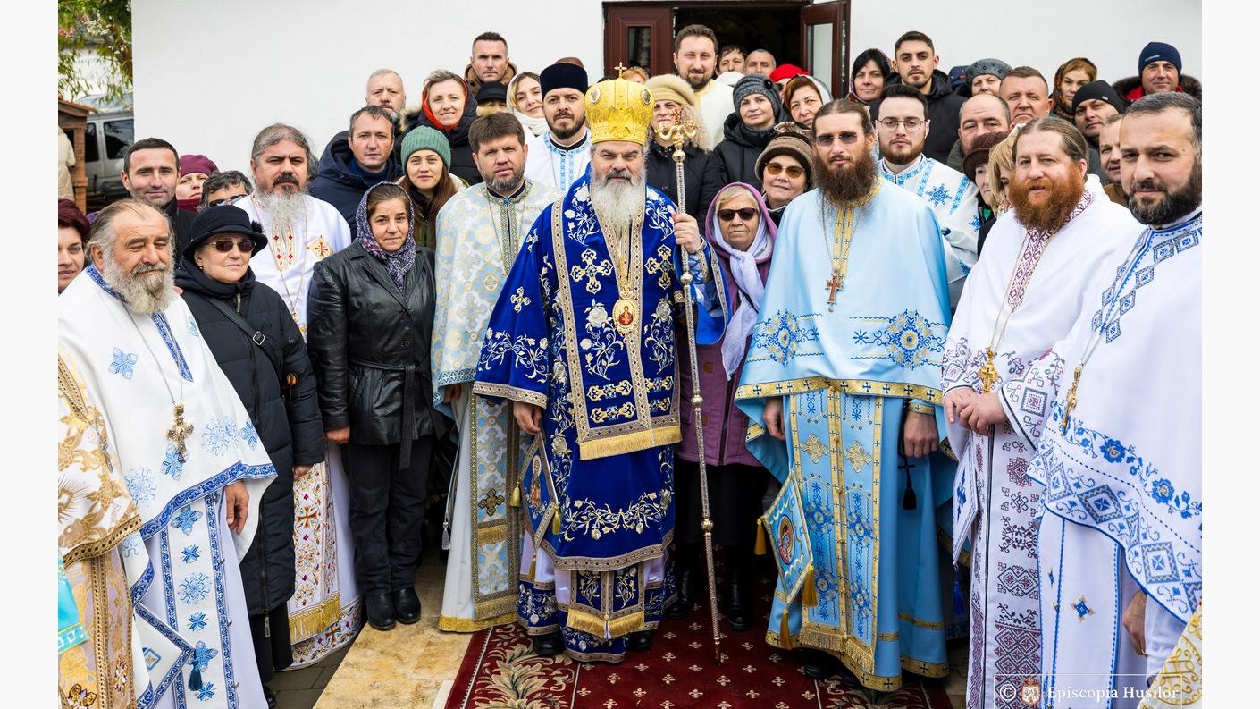 PS Ignatie a slujit, cu prilejul hramului, la Mănăstirea Vovidenia din Huși