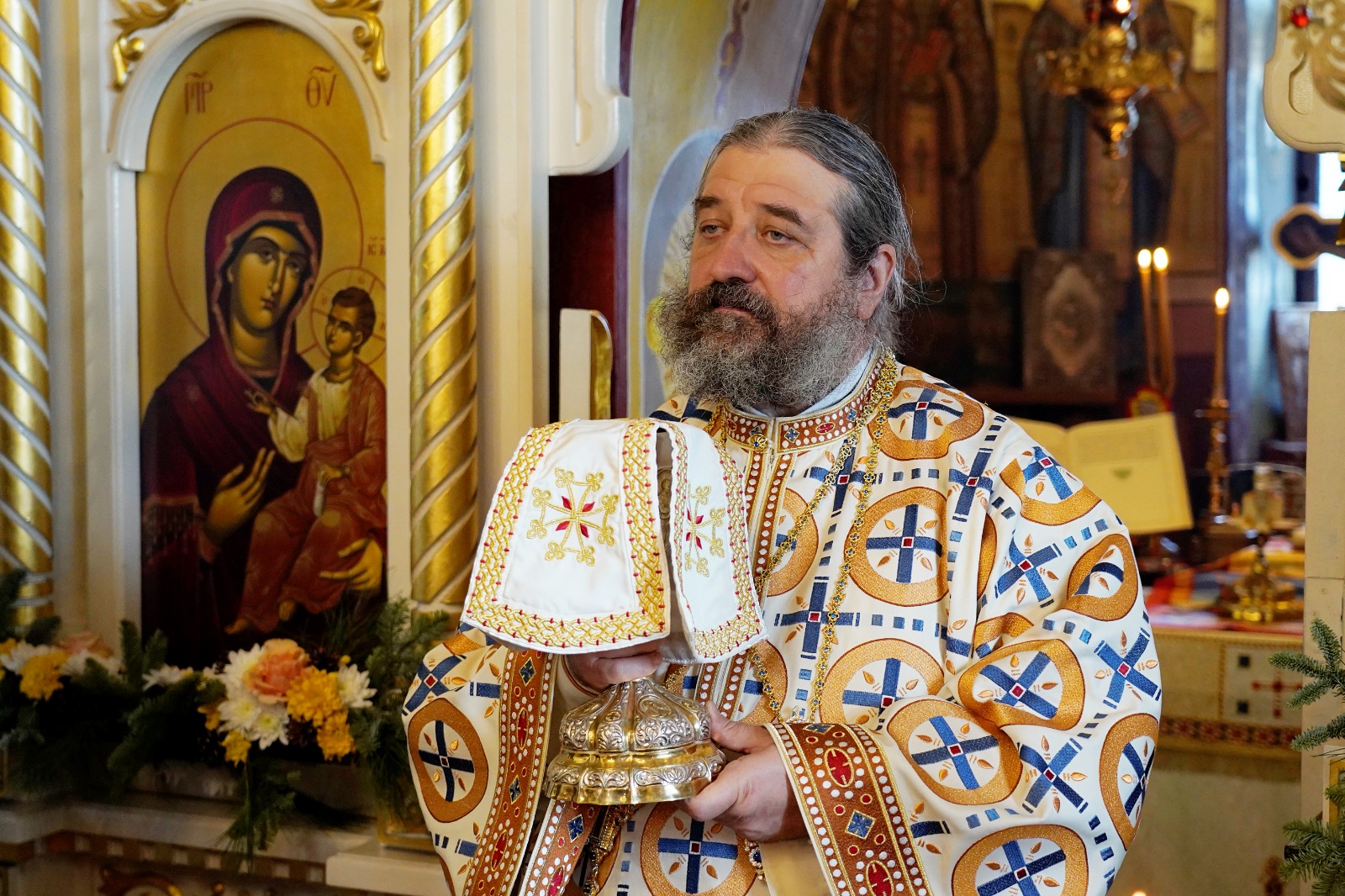 „Ori de câte ori privim către cel mai sărac decât noi, către cel bolnav, ne întâlnim în suferință cu Domnul”, le-a transmis PS Nichifor Botoșăneanul ieșenilor din Bucium