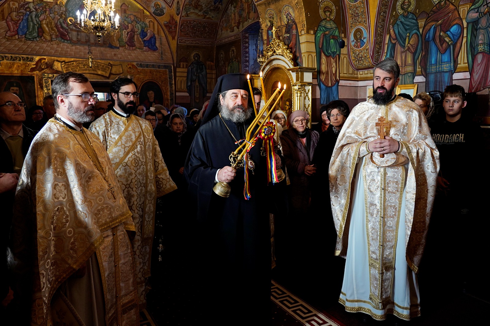 „Ori de câte ori privim către cel mai sărac decât noi, către cel bolnav, ne întâlnim în suferință cu Domnul”, le-a transmis PS Nichifor Botoșăneanul ieșenilor din Bucium