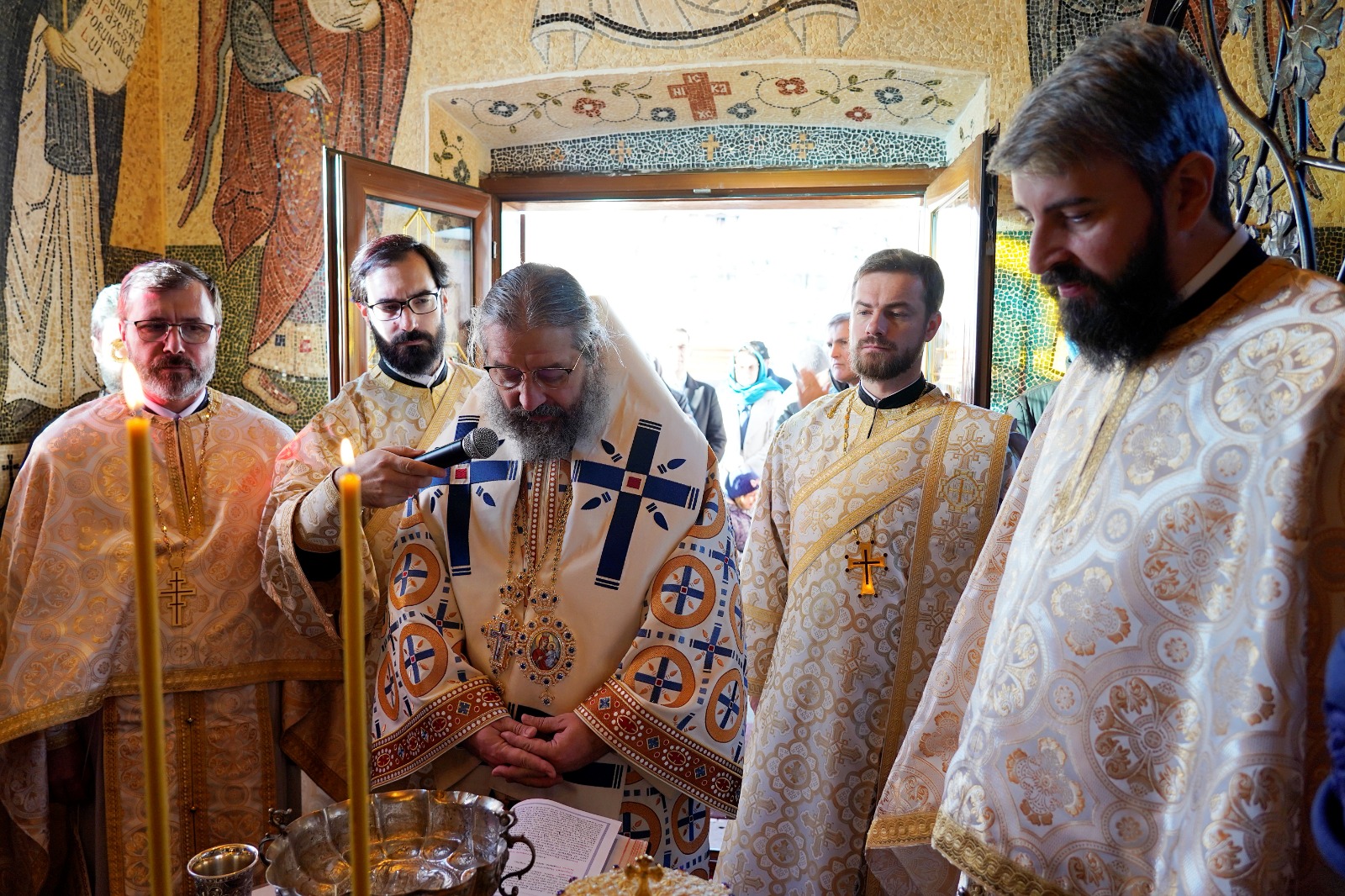 „Ori de câte ori privim către cel mai sărac decât noi, către cel bolnav, ne întâlnim în suferință cu Domnul”, le-a transmis PS Nichifor Botoșăneanul ieșenilor din Bucium