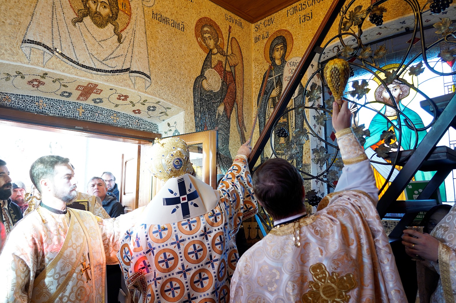 „Ori de câte ori privim către cel mai sărac decât noi, către cel bolnav, ne întâlnim în suferință cu Domnul”, le-a transmis PS Nichifor Botoșăneanul ieșenilor din Bucium