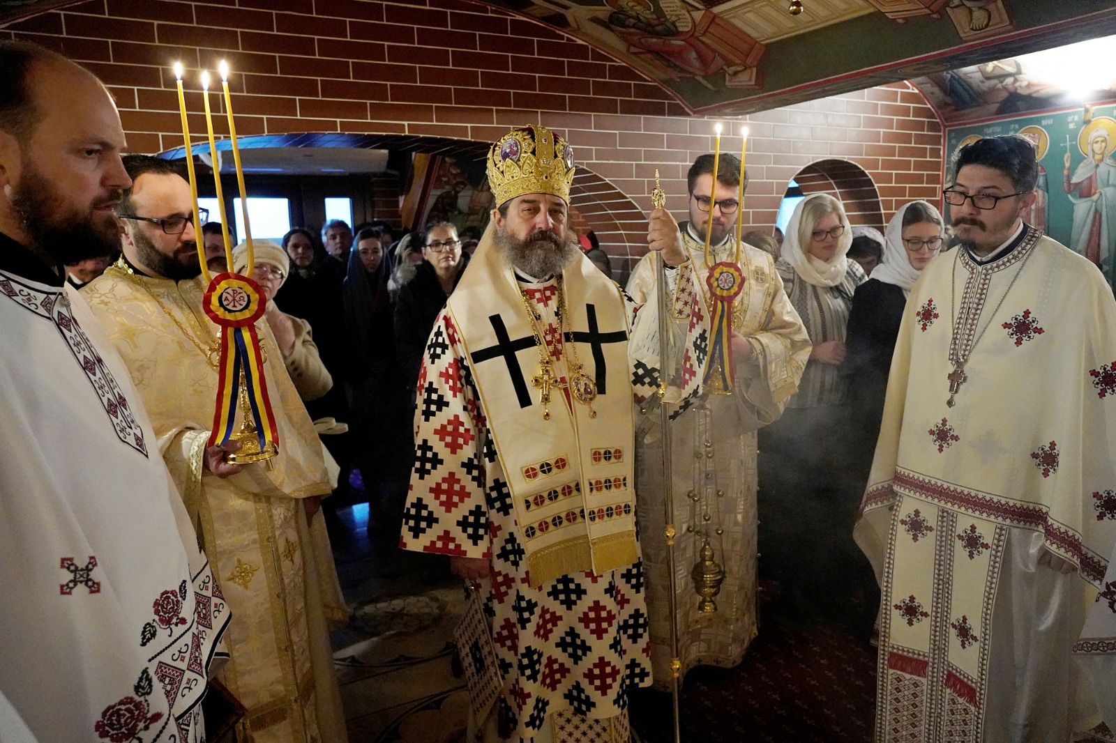 Slujbă arhierească la Paraclisul Spitalului „Parhon”: părintele Daniel Duca, numit paroh pentru o nouă comunitate din cartierul Copou