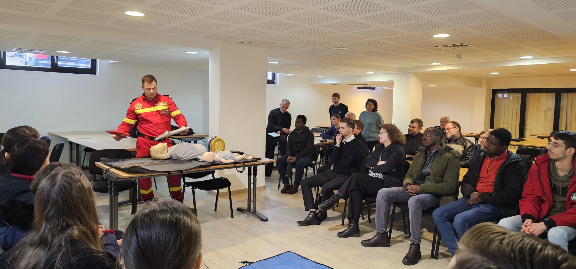 Curs de prim ajutor pentru studenții Facultății de Teologie Ortodoxă din Iași