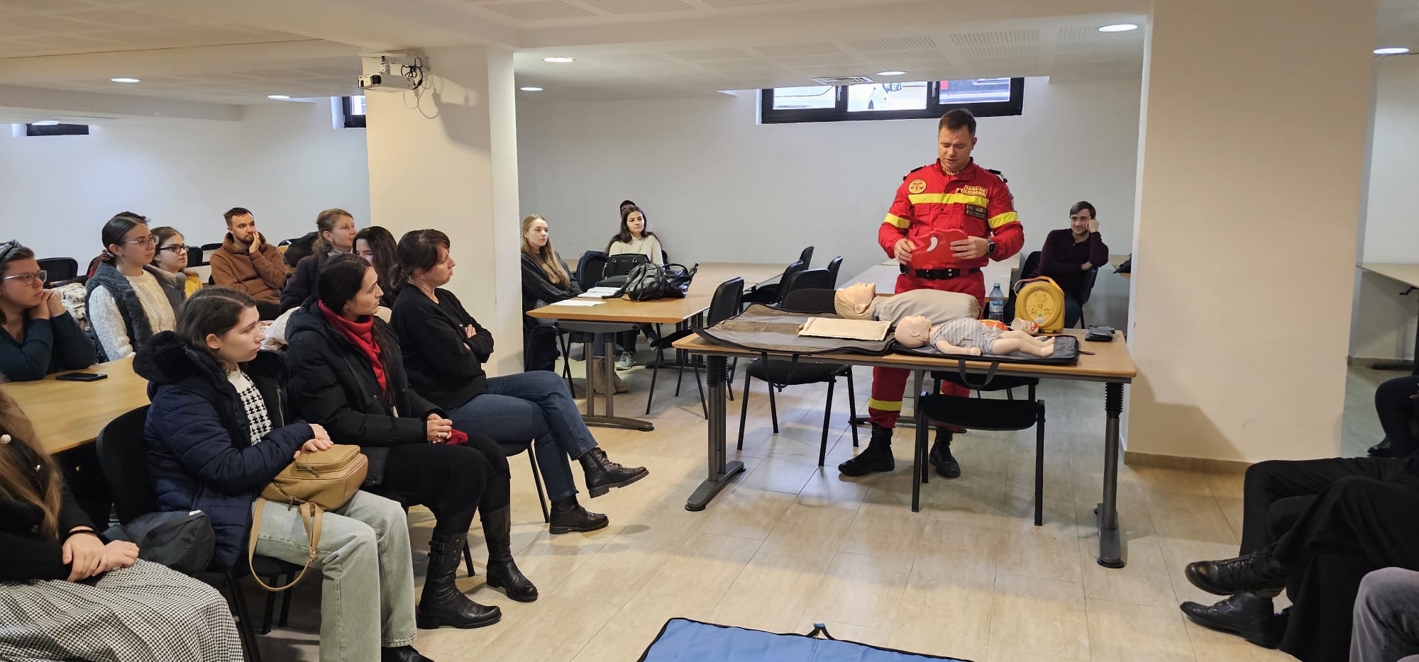 Curs de prim ajutor pentru studenții Facultății de Teologie Ortodoxă din Iași