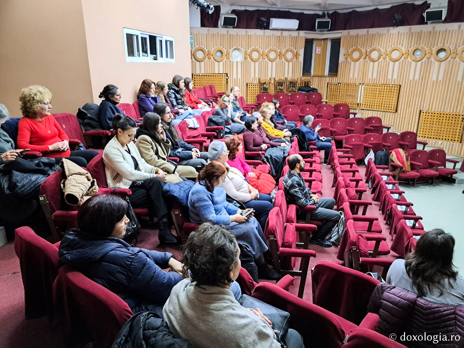 Proiecția filmului artistic Omul lui Dumnezeu. Sfântul Nectarie de Eghina (Grecia, regizor Yelena Popovic)