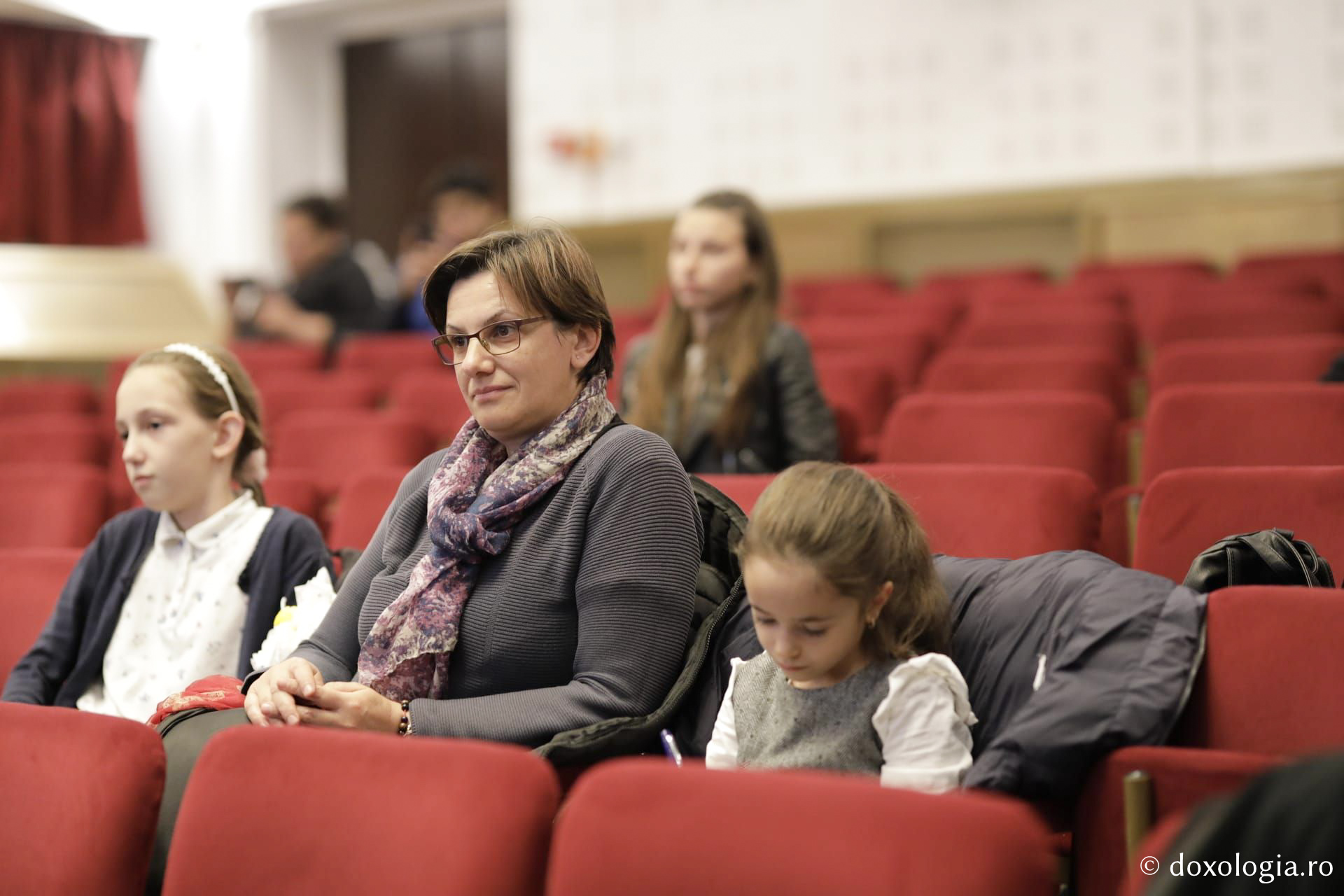 Proiecția filmului docudramă „Sfântul Nicolae. Chipul blândeții”