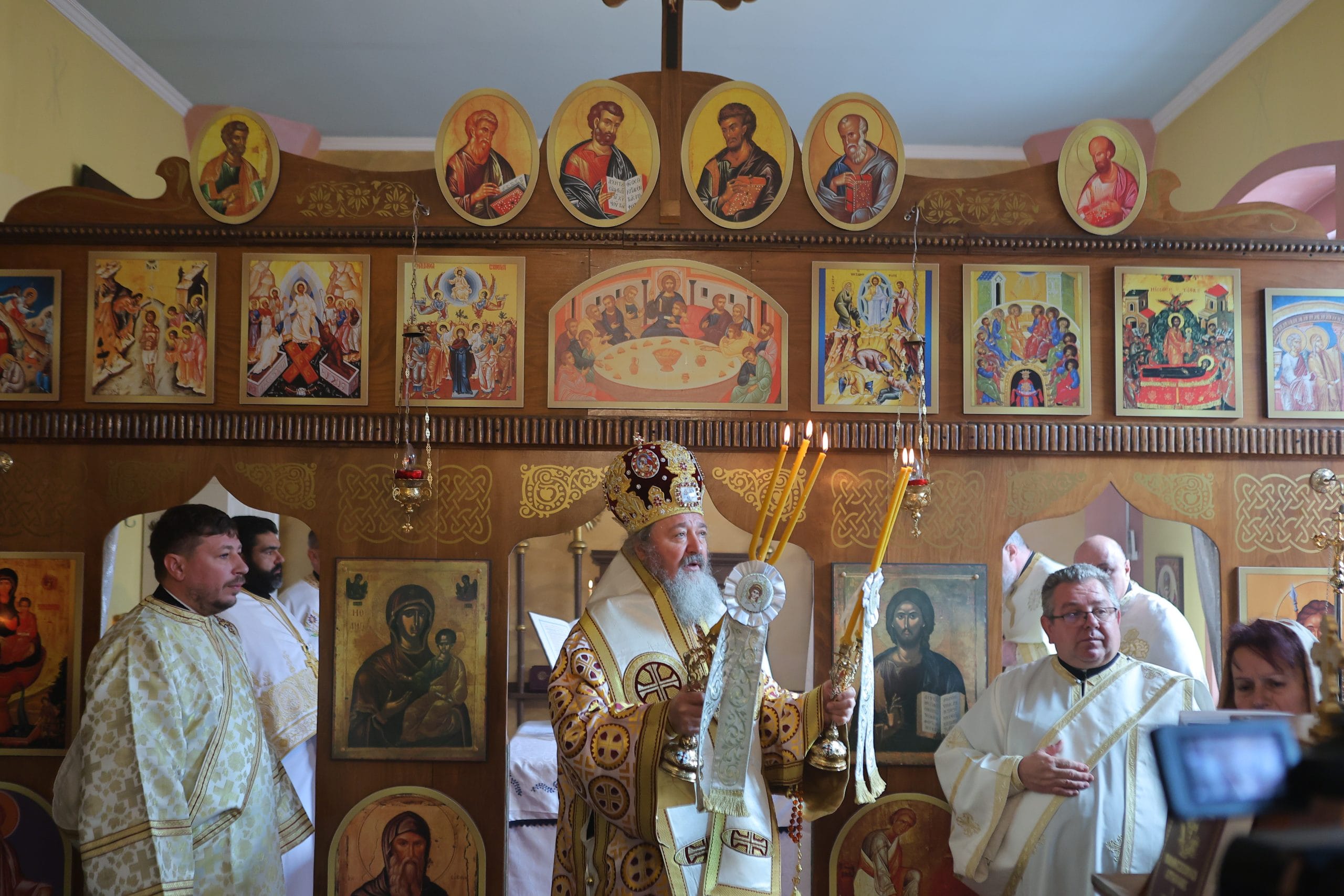 PS Ieronim, Episcopul Daciei Felix slujind Sfânta Liturghie în Panciova, Serbia