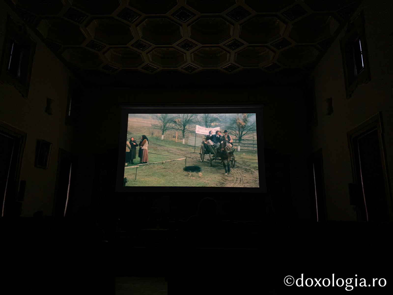 Proiecția filmului artistic Undeva în Est (România), în prezența regizorului Nicolae Mărgineanu, Sala Iustin Moisescu