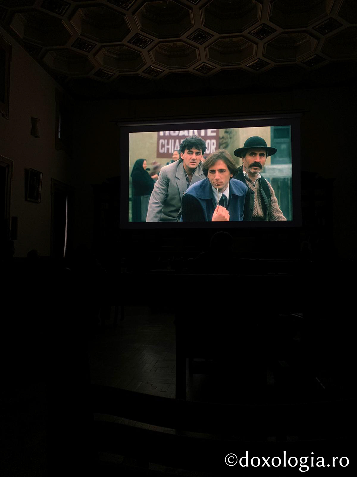 Proiecția filmului artistic Undeva în Est (România), în prezența regizorului Nicolae Mărgineanu, Sala Iustin Moisescu