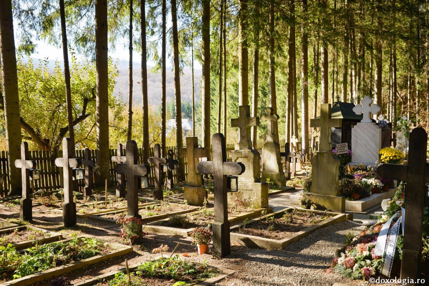 Vestea morții este o profeție despre înviere / Foto: Oana Nechifor cimitir
