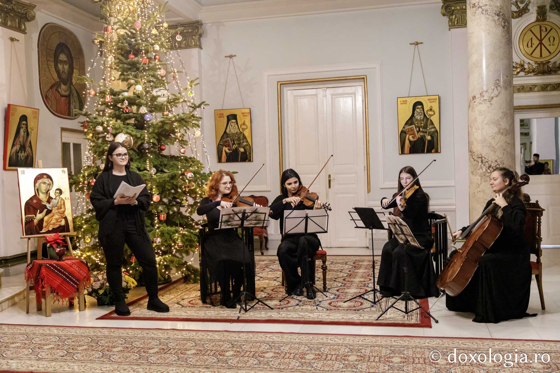 (Foto) Cvartet „Essenza” - UNAGE – Colindători la Reședința Mitropolitană 2024
