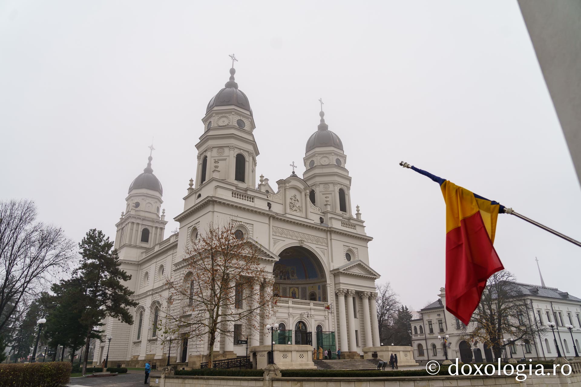 Preasfințitul Părinte Nectarie a slujit la Catedrala Mitropolitană din Iași