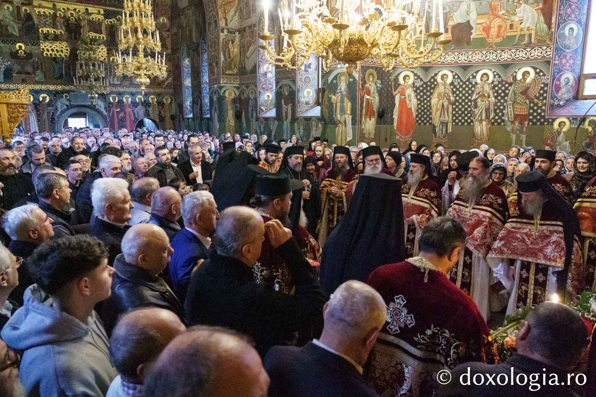 Mănăstirea Popăuți din Botoșani și-a sărbătorit ocrotitorul, pe Sfântul Ierarh Nicolae