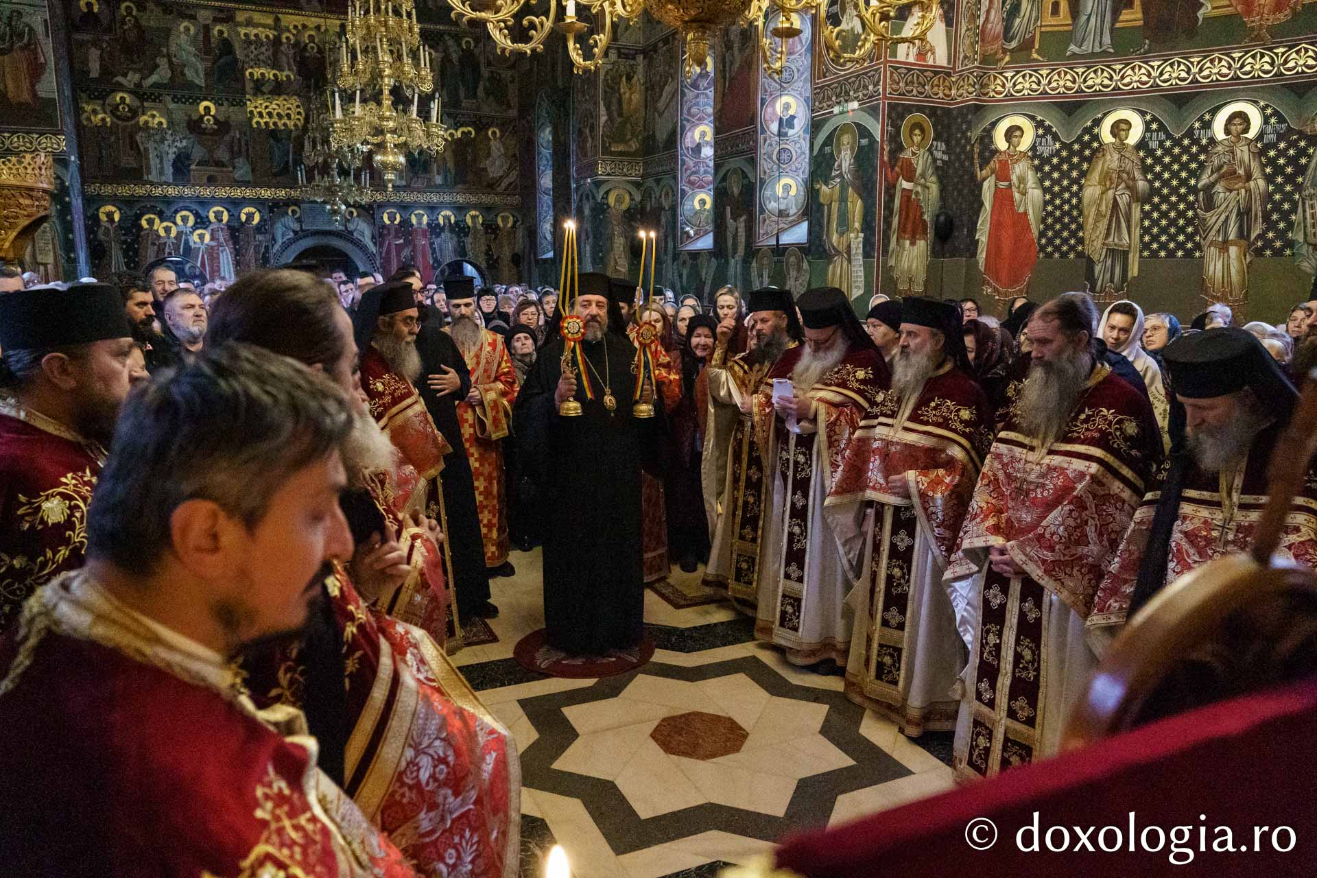 Mănăstirea Popăuți din Botoșani și-a sărbătorit ocrotitorul, pe Sfântul Ierarh Nicolae