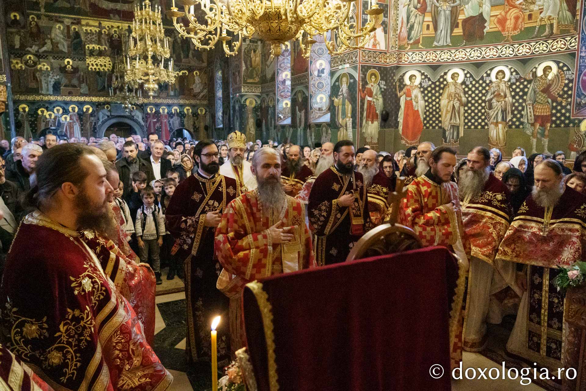 Mănăstirea Popăuți din Botoșani și-a sărbătorit ocrotitorul, pe Sfântul Ierarh Nicolae