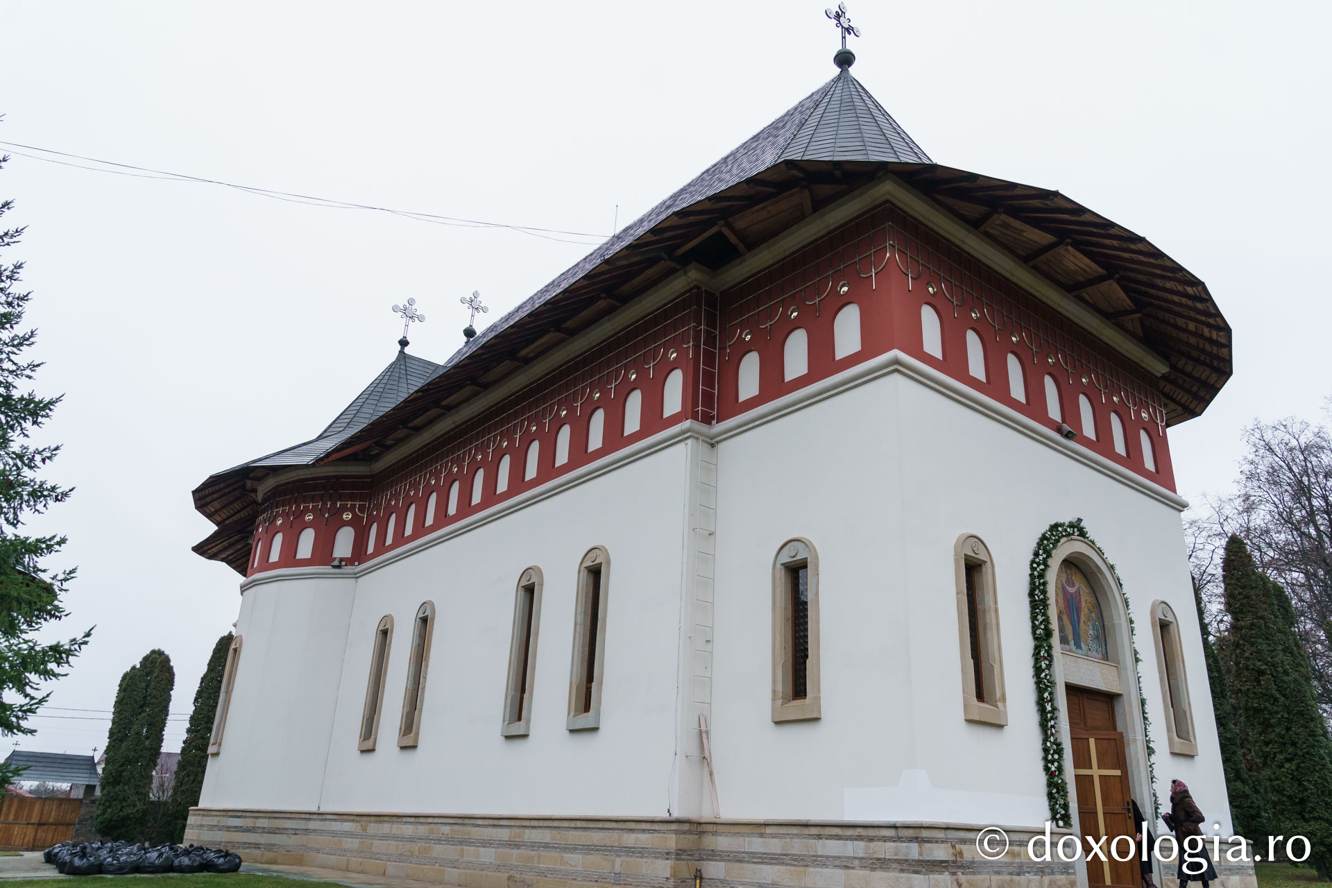 Mănăstirea Popăuți din Botoșani și-a sărbătorit ocrotitorul, pe Sfântul Ierarh Nicolae