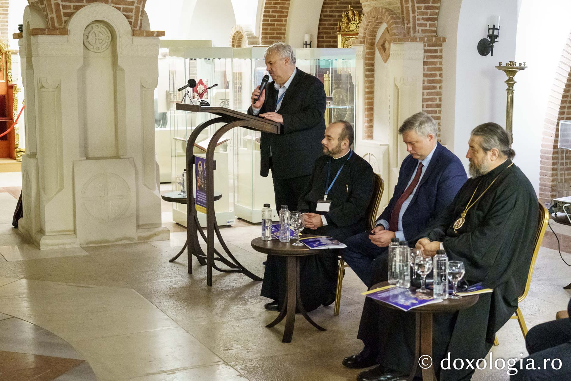 Simpozionul Internațional „Sfântul Ierarh Dosoftei” reunește la Iași elite academice și teologice Simpozionul Internațional „Sfântul Ierarh Dosoftei” reunește la Iași elite academice și teologice